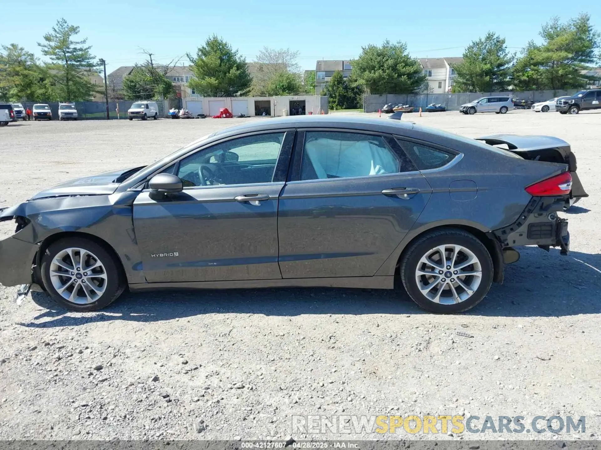 14 Photograph of a damaged car 3FA6P0LU6KR126280 FORD FUSION HYBRID 2019