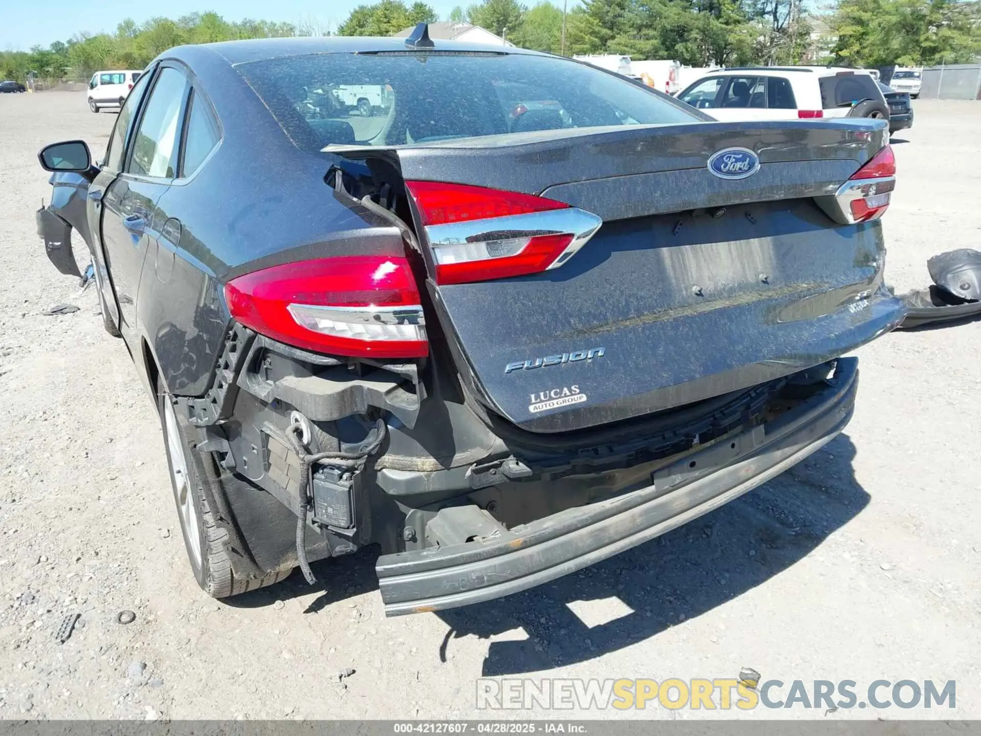 18 Photograph of a damaged car 3FA6P0LU6KR126280 FORD FUSION HYBRID 2019