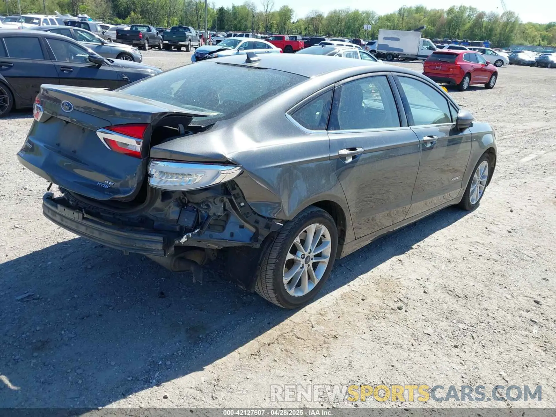 4 Photograph of a damaged car 3FA6P0LU6KR126280 FORD FUSION HYBRID 2019