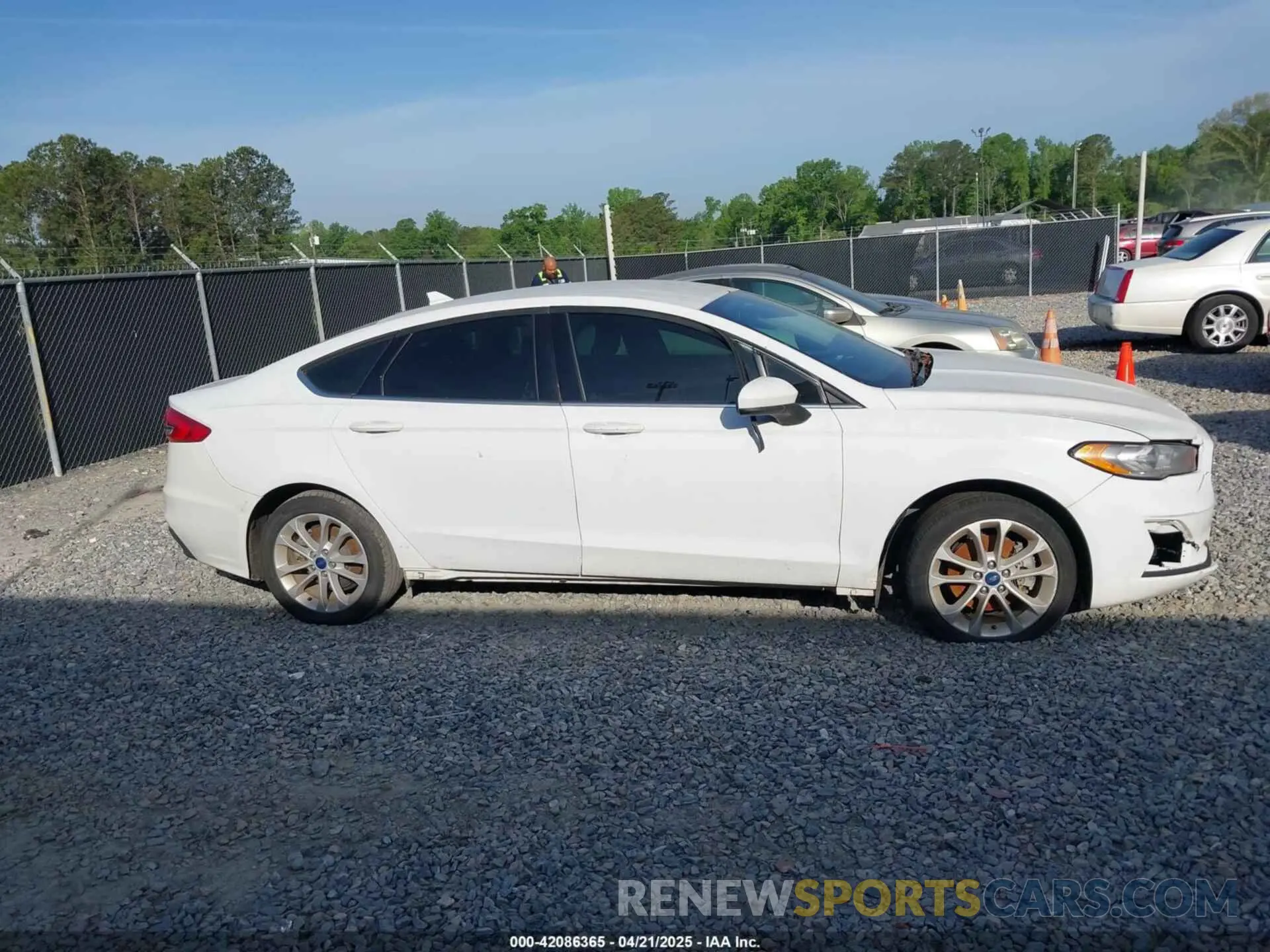 12 Photograph of a damaged car 3FA6P0LU6KR152166 FORD FUSION HYBRID 2019