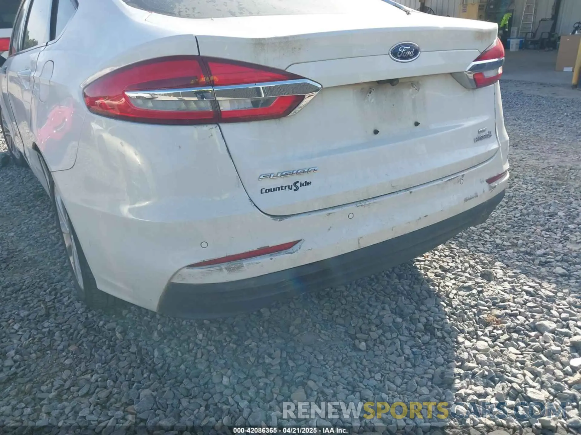 19 Photograph of a damaged car 3FA6P0LU6KR152166 FORD FUSION HYBRID 2019