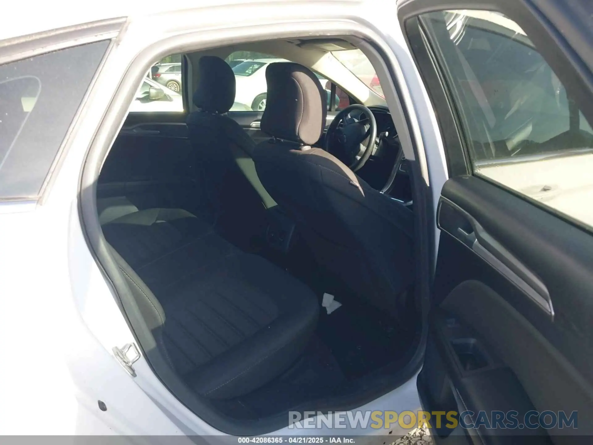 8 Photograph of a damaged car 3FA6P0LU6KR152166 FORD FUSION HYBRID 2019