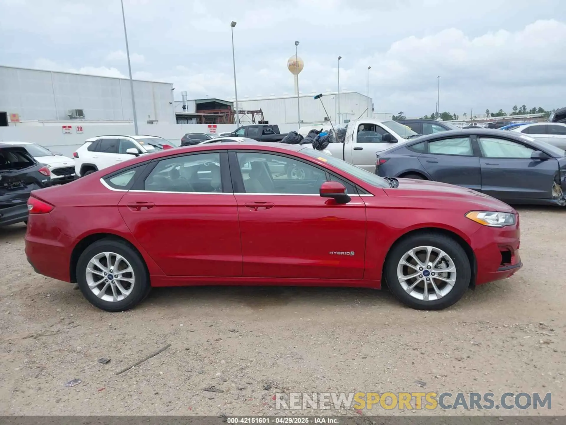 13 Photograph of a damaged car 3FA6P0LU6KR257130 FORD FUSION HYBRID 2019