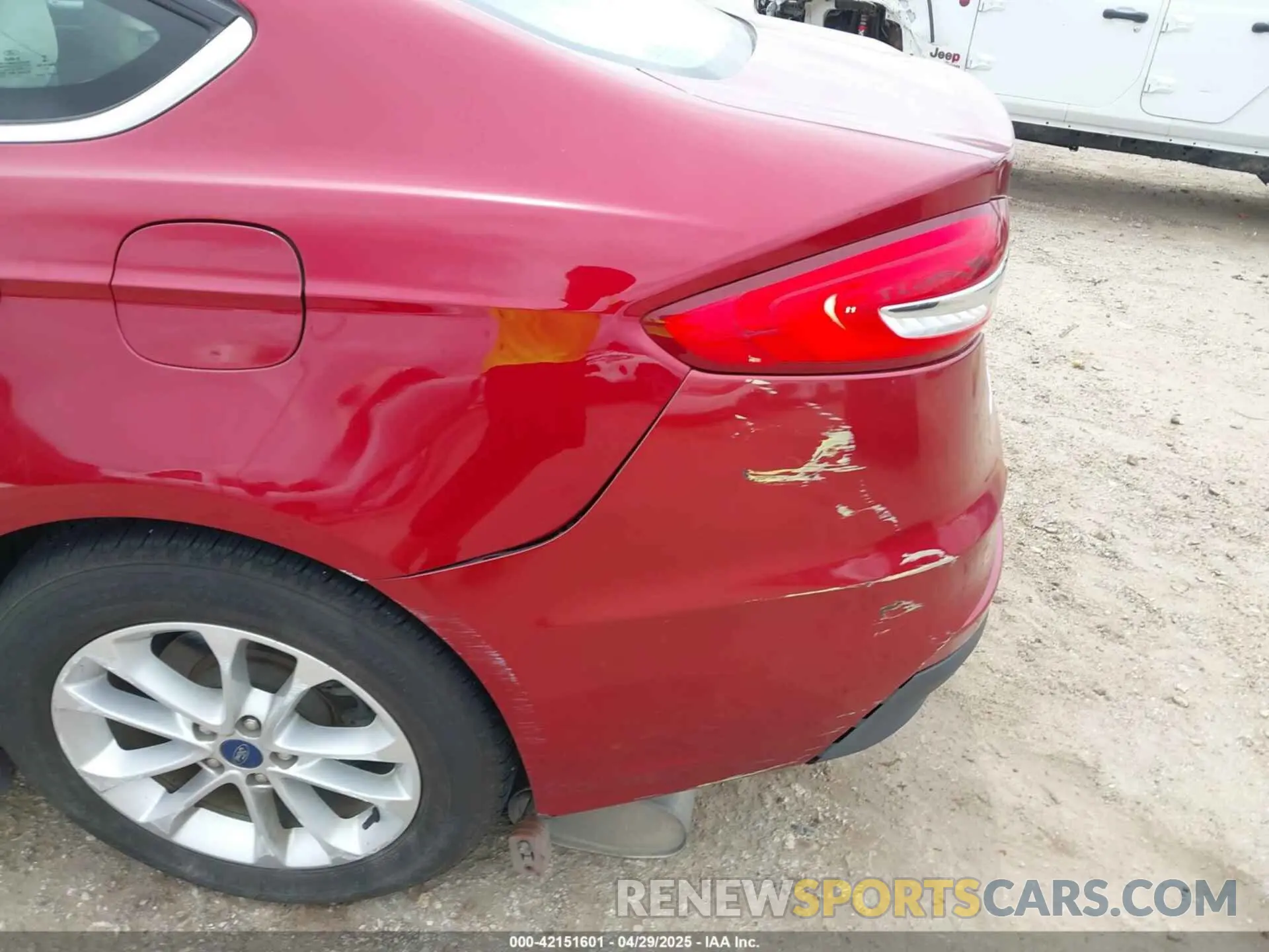 19 Photograph of a damaged car 3FA6P0LU6KR257130 FORD FUSION HYBRID 2019