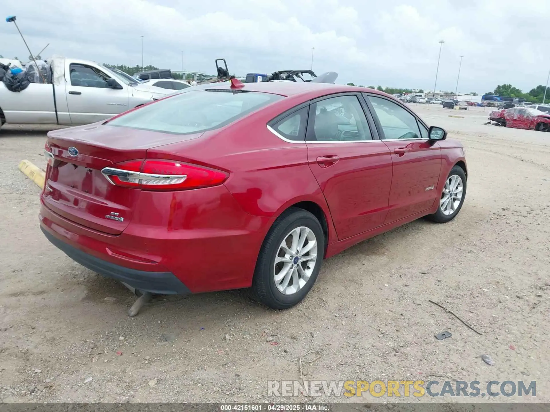 4 Photograph of a damaged car 3FA6P0LU6KR257130 FORD FUSION HYBRID 2019