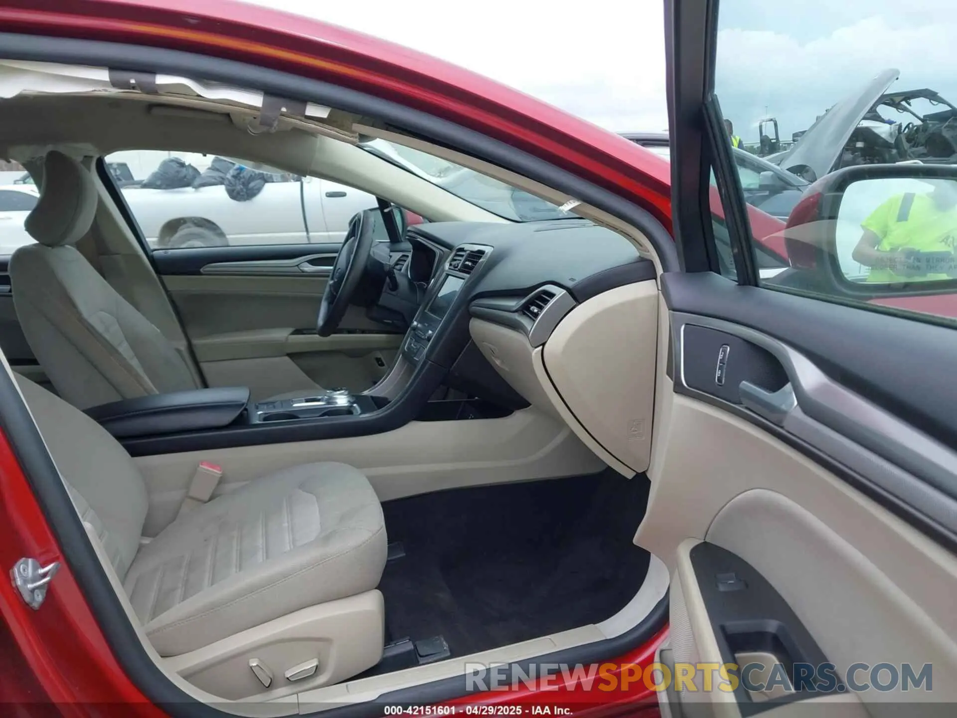 5 Photograph of a damaged car 3FA6P0LU6KR257130 FORD FUSION HYBRID 2019