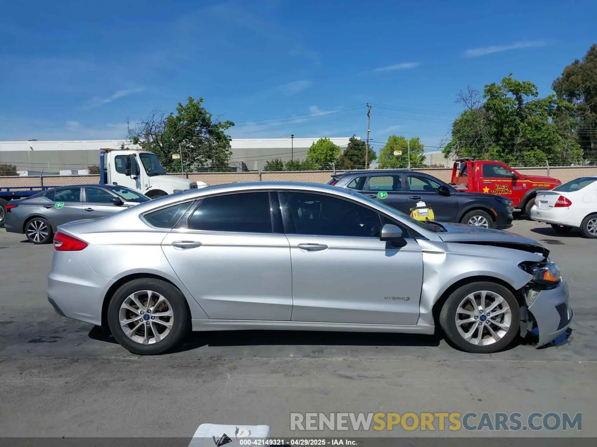 13 Photograph of a damaged car 3FA6P0LU7KR137840 FORD FUSION HYBRID 2019