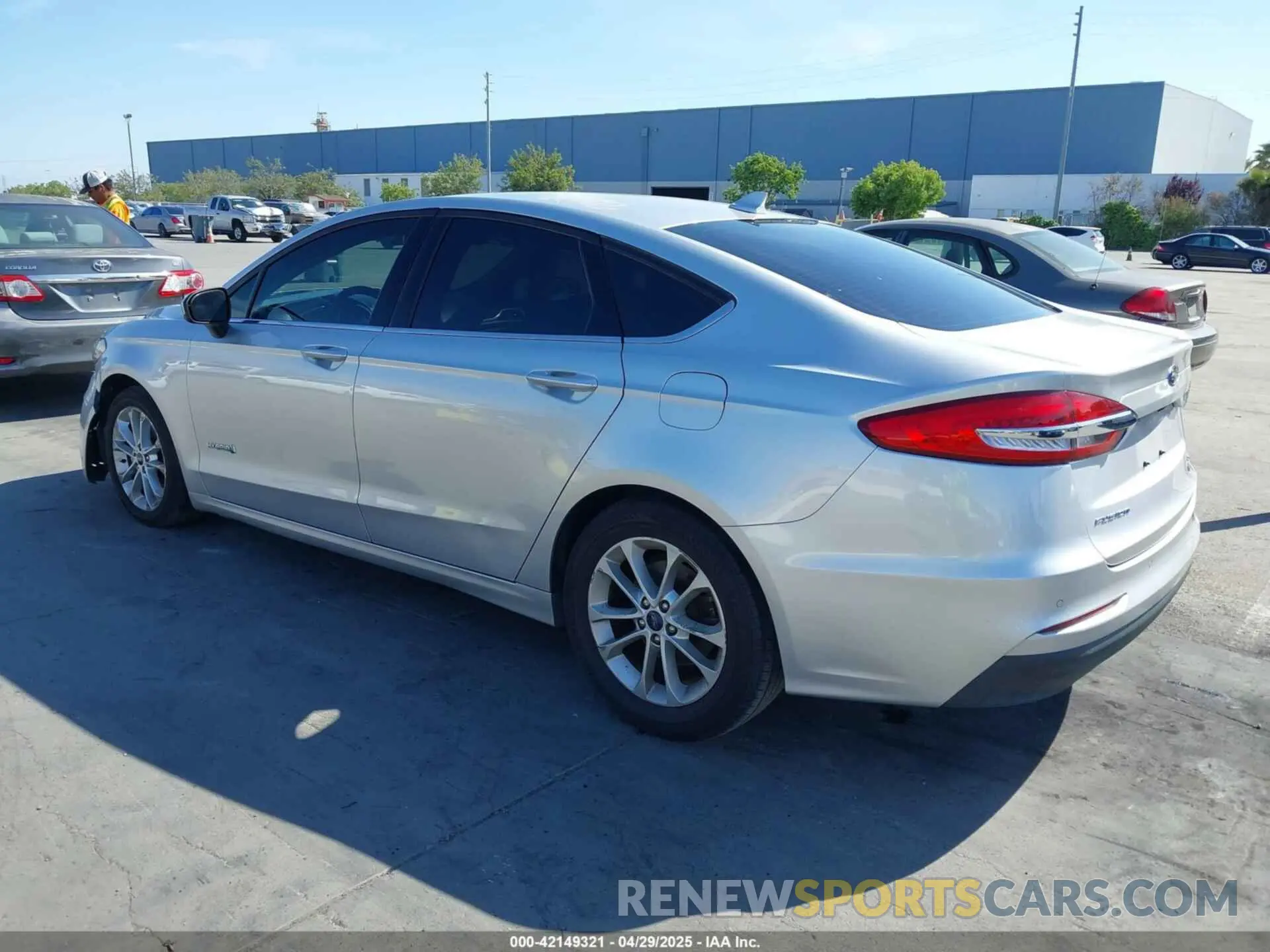 3 Photograph of a damaged car 3FA6P0LU7KR137840 FORD FUSION HYBRID 2019