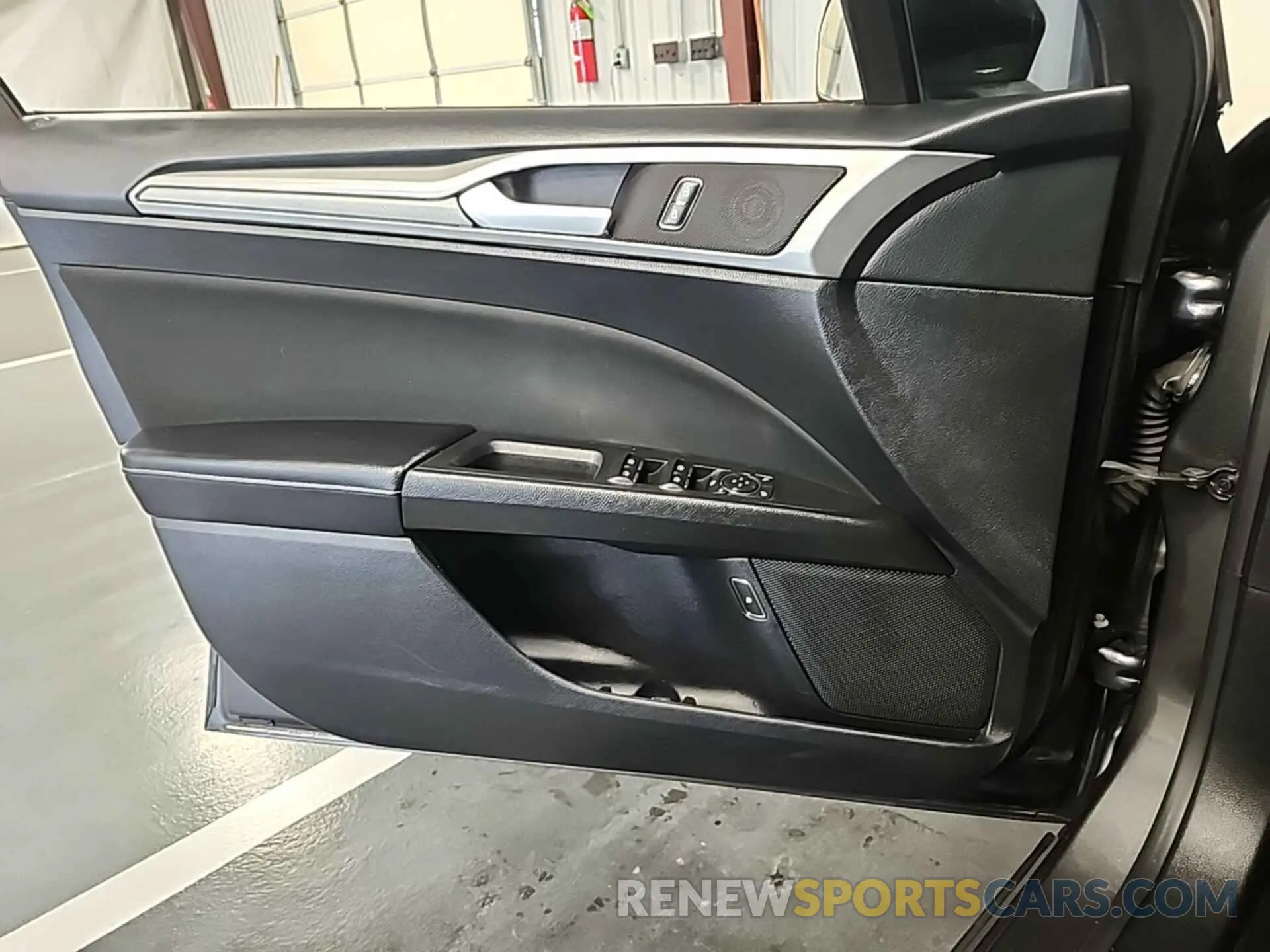 23 Photograph of a damaged car 3FA6P0LU7KR255676 FORD FUSION HYBRID 2019