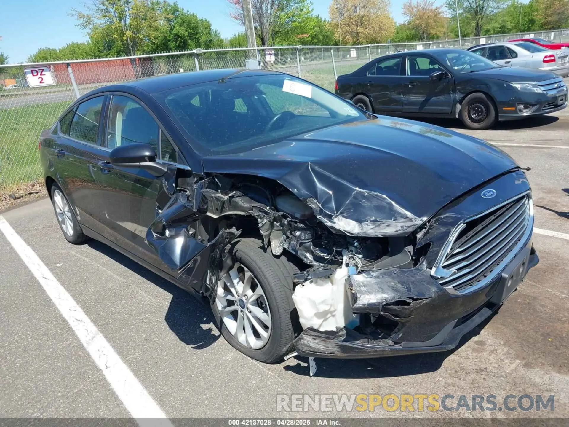 1 Фотография поврежденного автомобиля 3FA6P0LU8KR192071 FORD FUSION HYBRID 2019