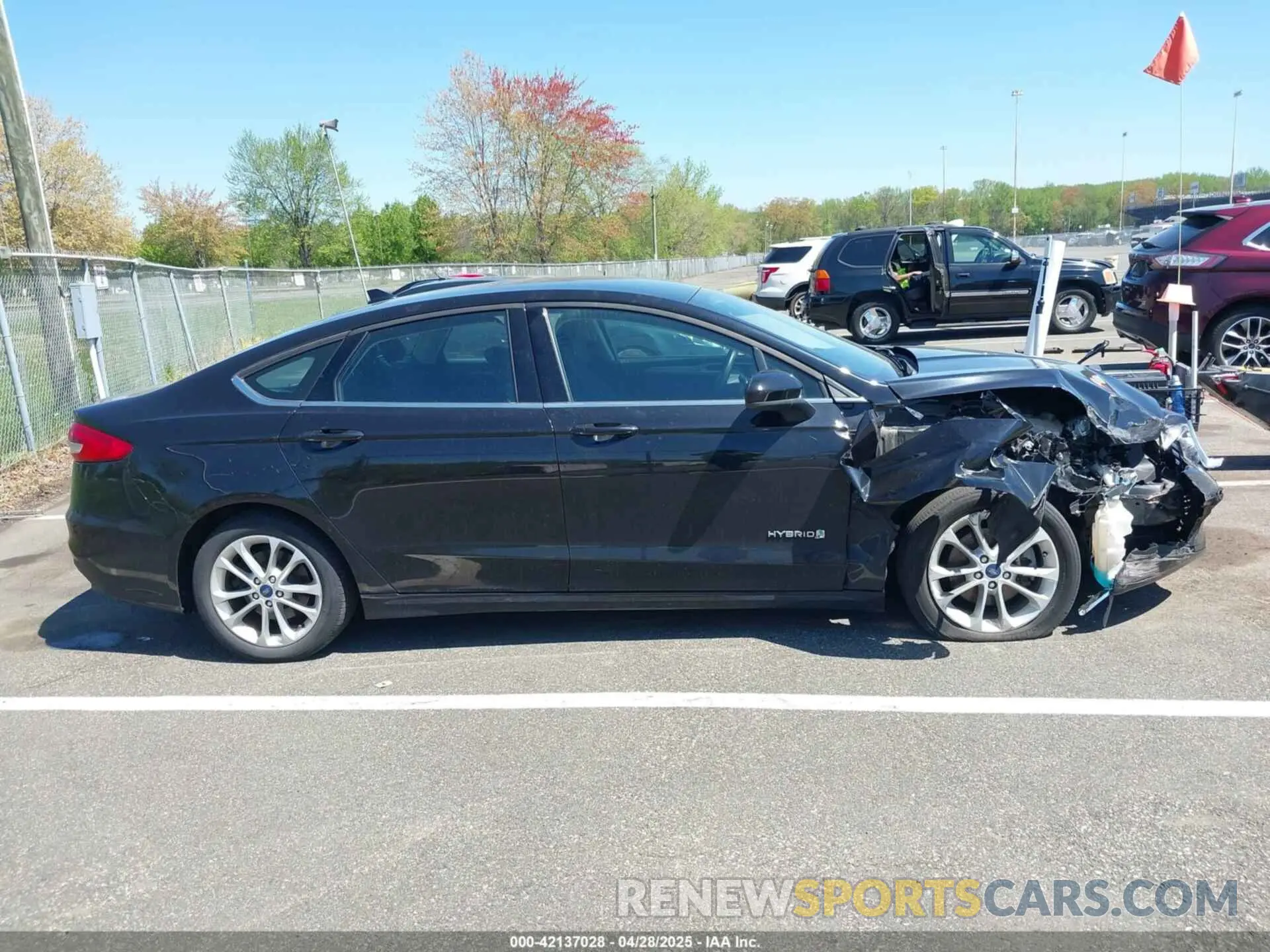 14 Фотография поврежденного автомобиля 3FA6P0LU8KR192071 FORD FUSION HYBRID 2019