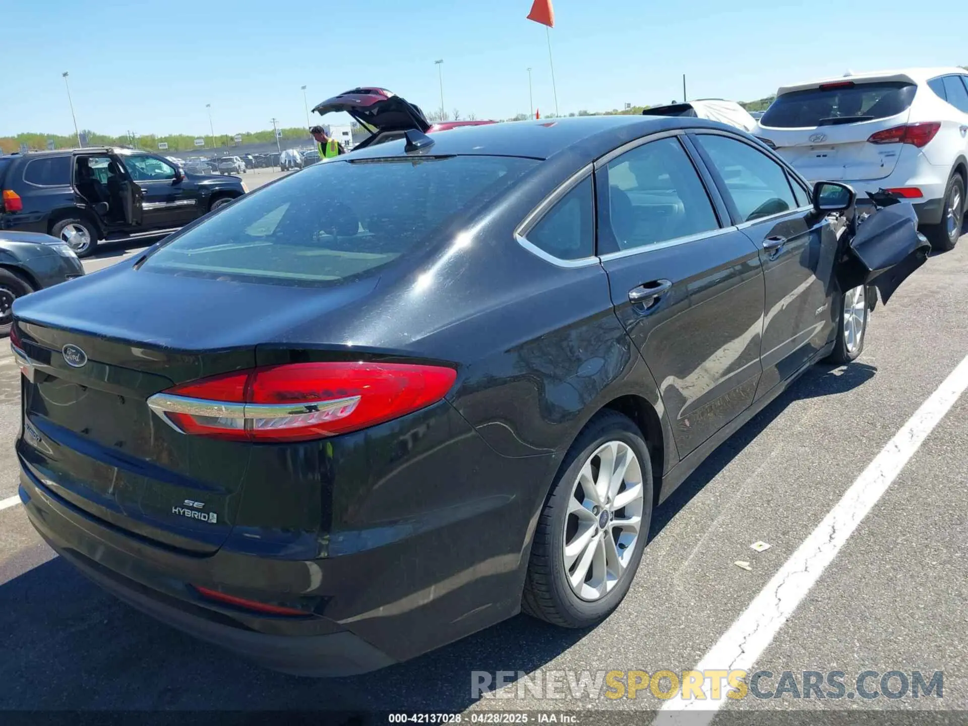 4 Фотография поврежденного автомобиля 3FA6P0LU8KR192071 FORD FUSION HYBRID 2019