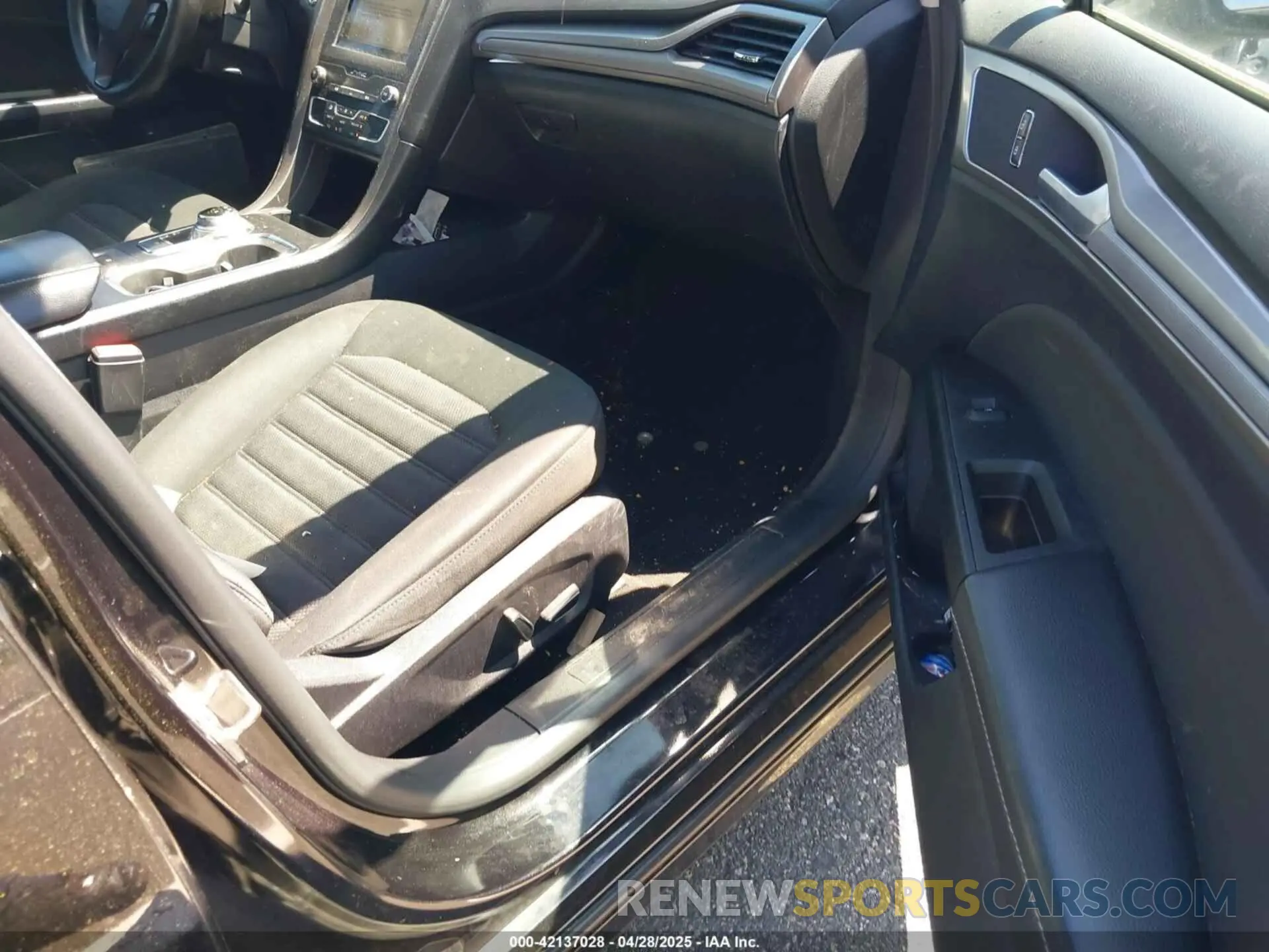 5 Фотография поврежденного автомобиля 3FA6P0LU8KR192071 FORD FUSION HYBRID 2019