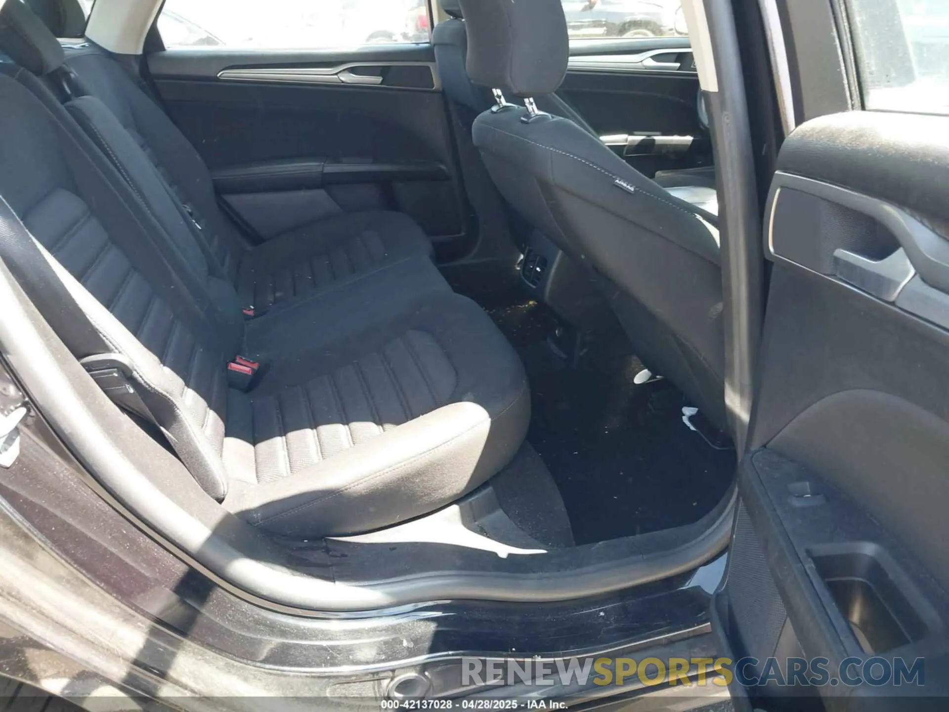 8 Фотография поврежденного автомобиля 3FA6P0LU8KR192071 FORD FUSION HYBRID 2019