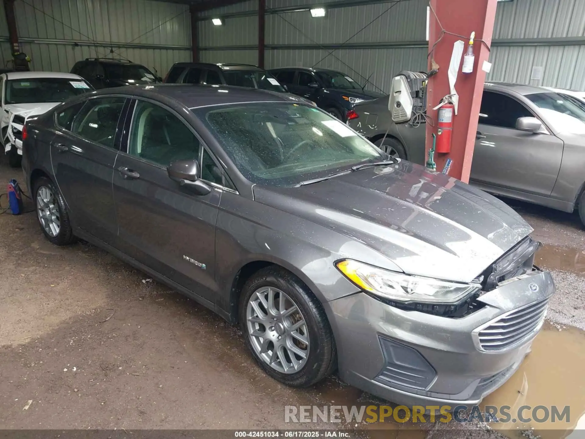 1 Photograph of a damaged car 3FA6P0LU8KR205563 FORD FUSION HYBRID 2019