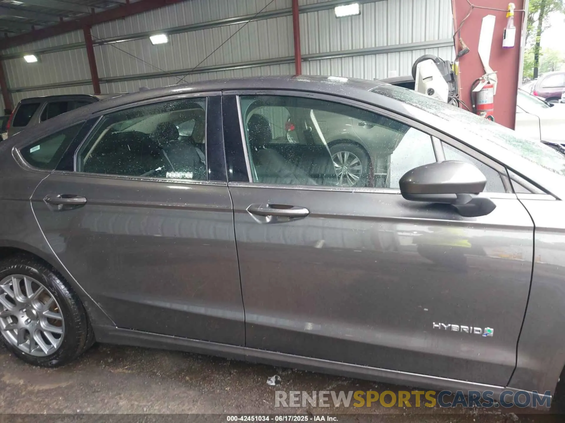 14 Photograph of a damaged car 3FA6P0LU8KR205563 FORD FUSION HYBRID 2019