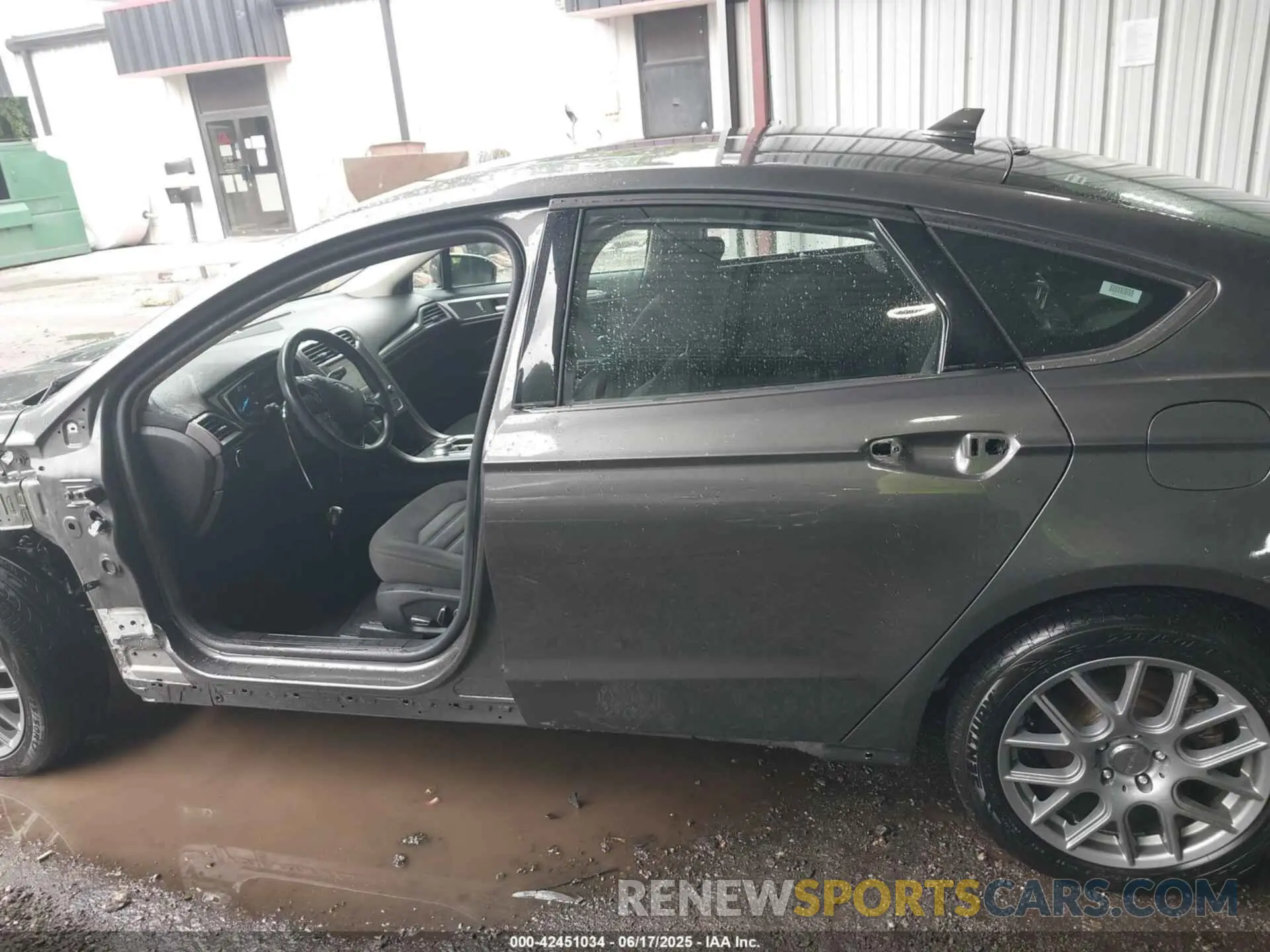 15 Photograph of a damaged car 3FA6P0LU8KR205563 FORD FUSION HYBRID 2019