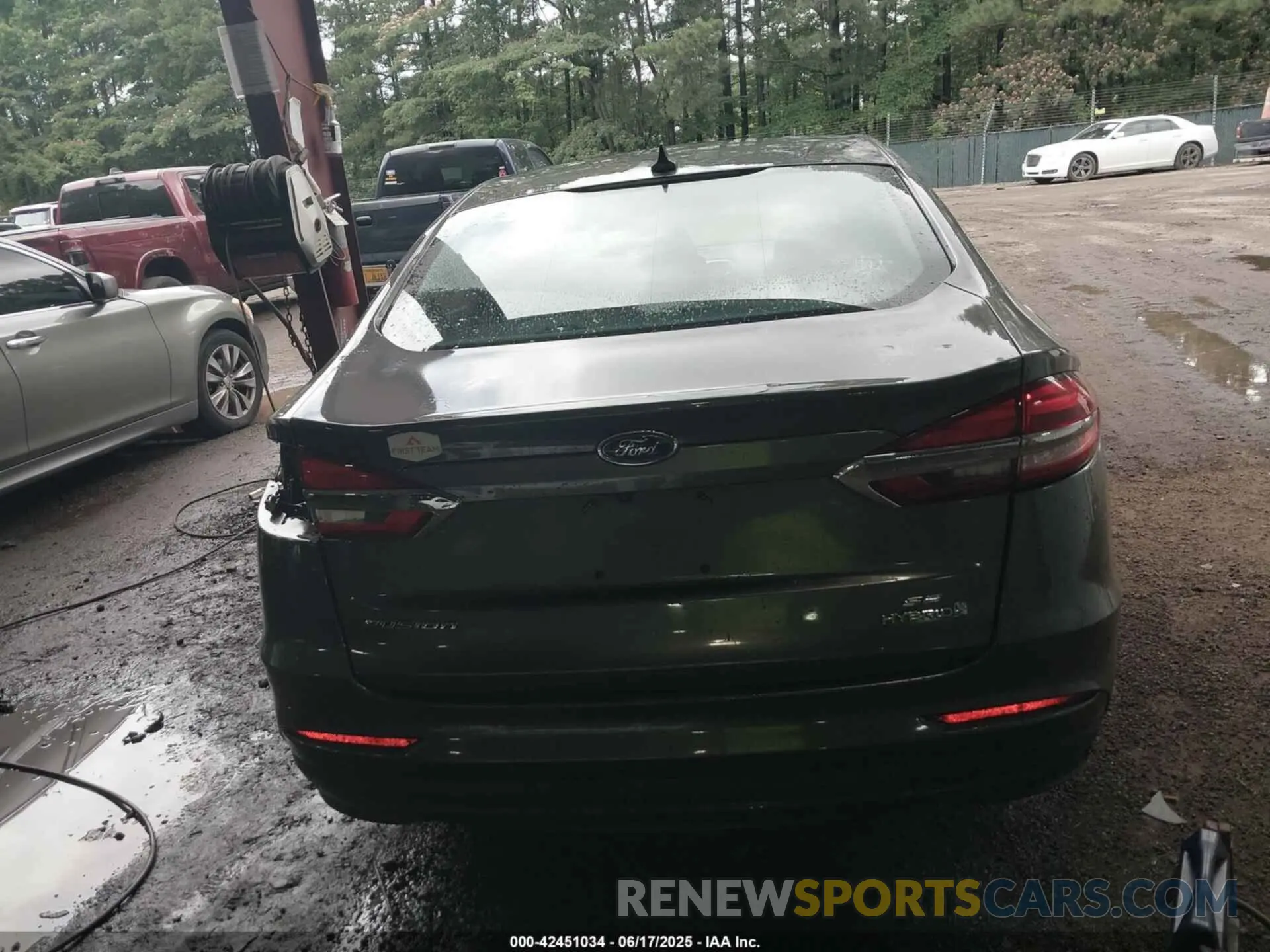 17 Photograph of a damaged car 3FA6P0LU8KR205563 FORD FUSION HYBRID 2019