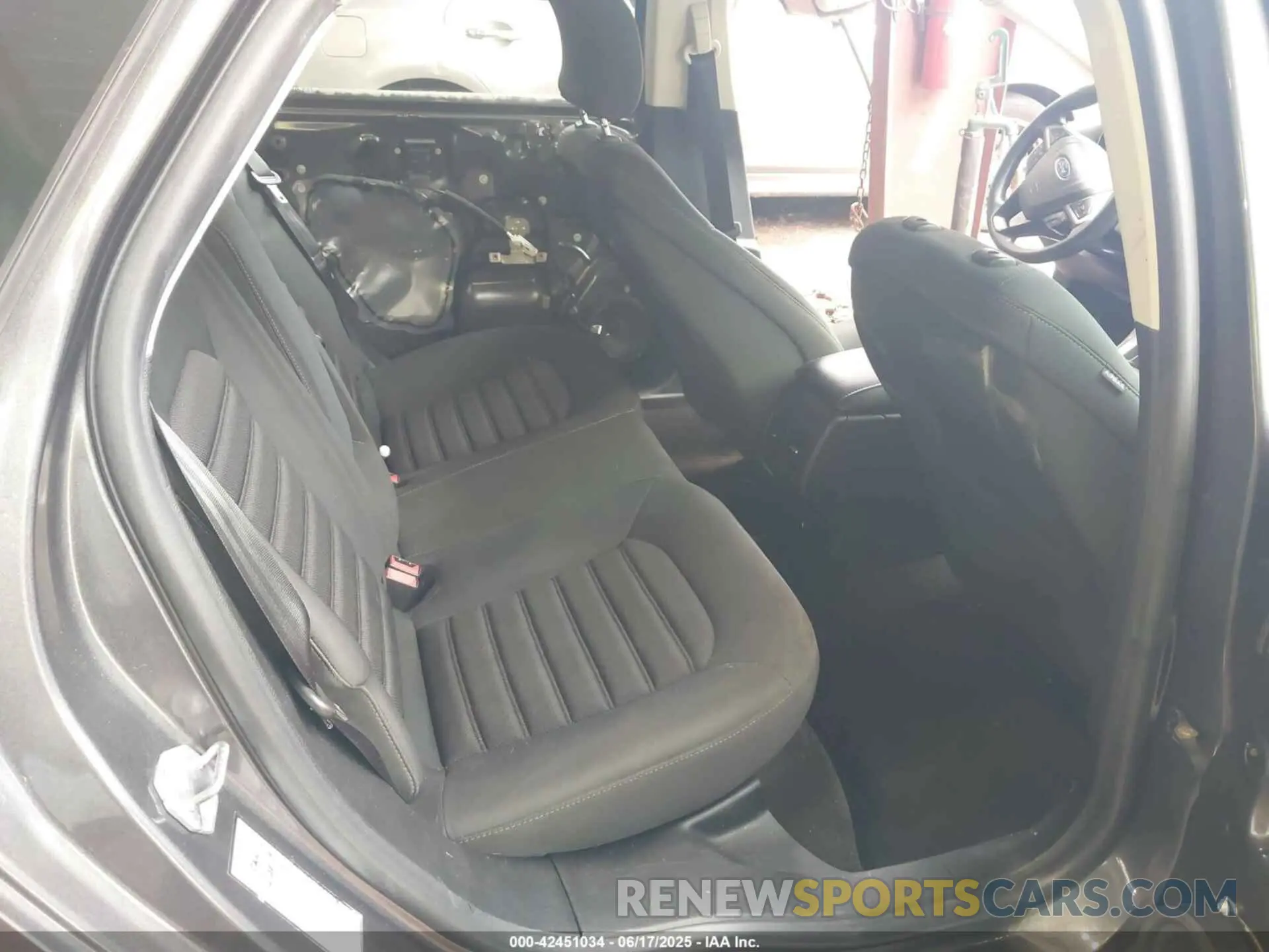 8 Photograph of a damaged car 3FA6P0LU8KR205563 FORD FUSION HYBRID 2019