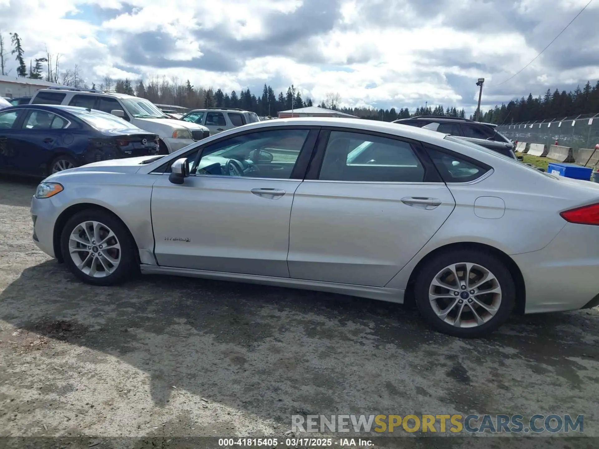 14 Photograph of a damaged car 3FA6P0LU8KR235274 FORD FUSION HYBRID 2019