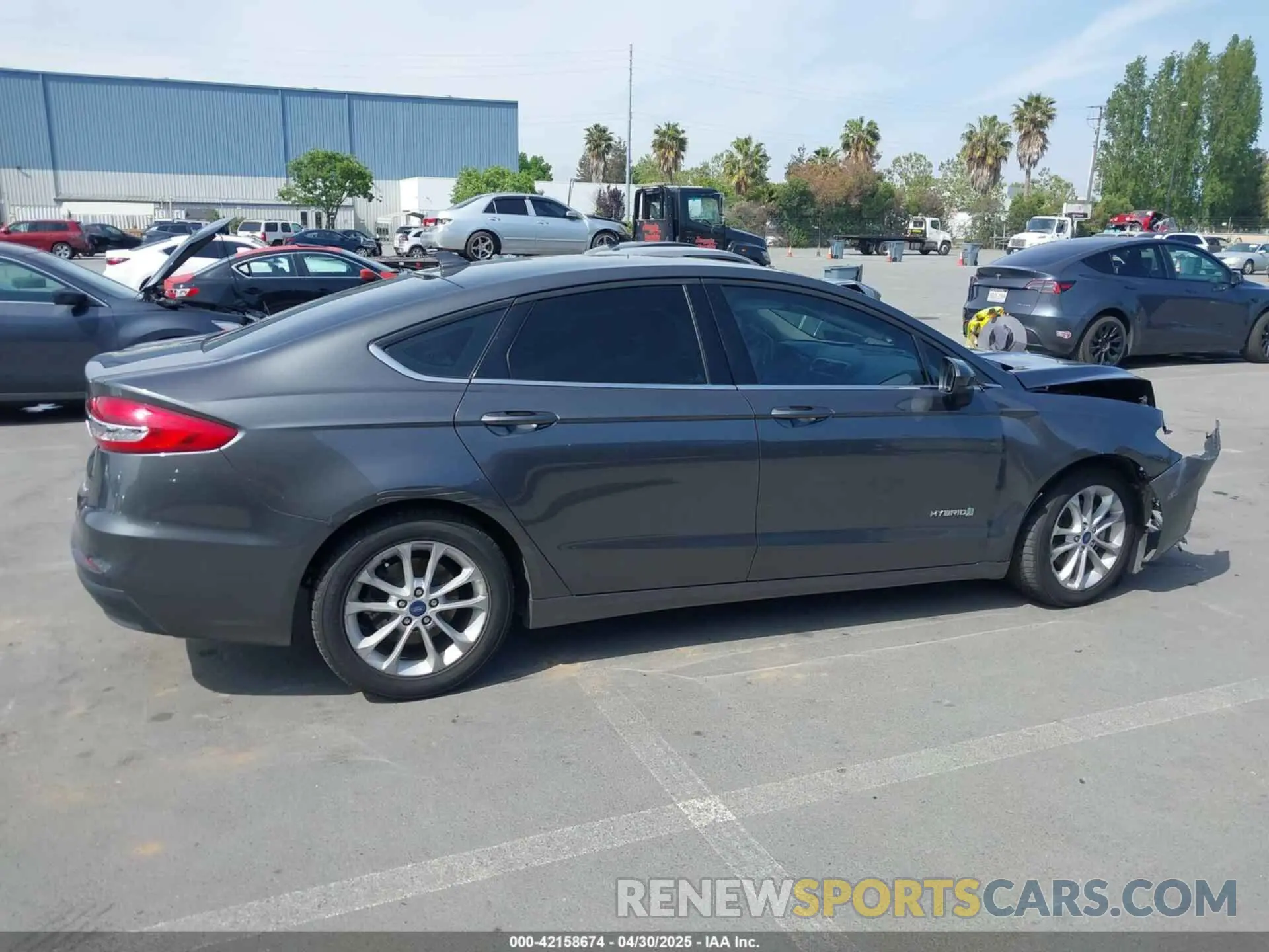 13 Photograph of a damaged car 3FA6P0LU8KR286757 FORD FUSION HYBRID 2019