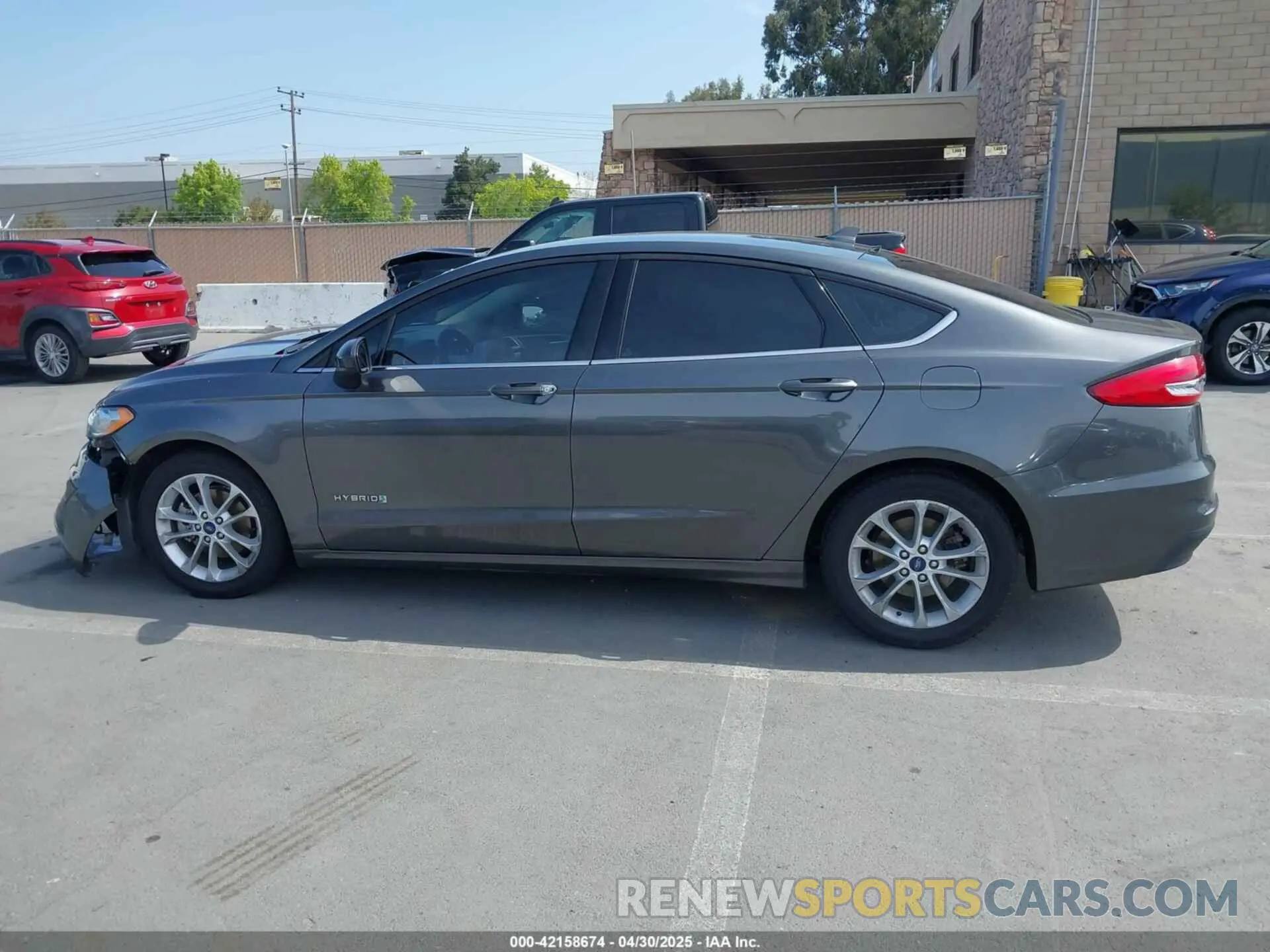 14 Photograph of a damaged car 3FA6P0LU8KR286757 FORD FUSION HYBRID 2019