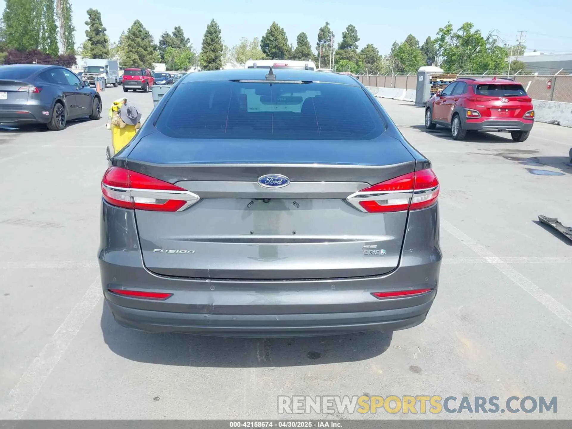 16 Photograph of a damaged car 3FA6P0LU8KR286757 FORD FUSION HYBRID 2019