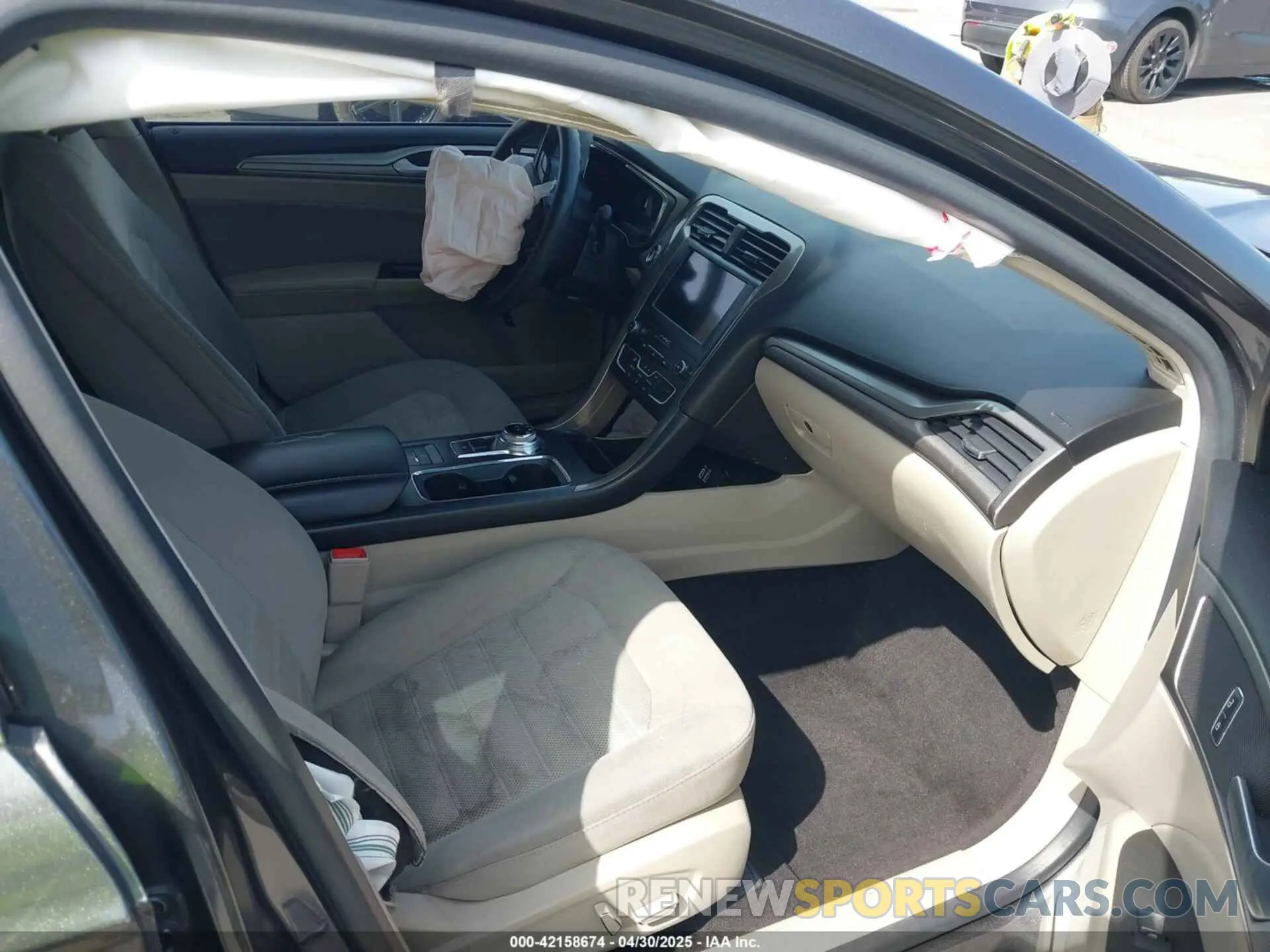5 Photograph of a damaged car 3FA6P0LU8KR286757 FORD FUSION HYBRID 2019