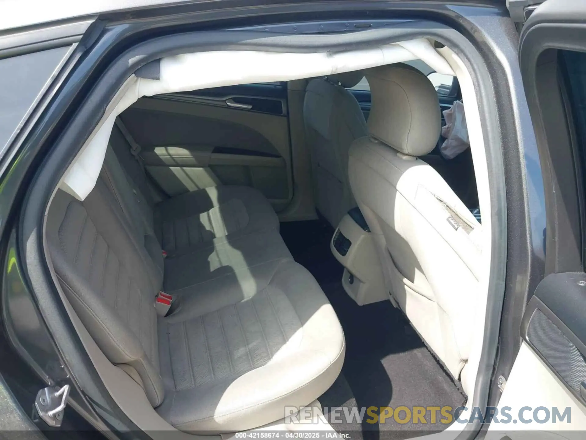 8 Photograph of a damaged car 3FA6P0LU8KR286757 FORD FUSION HYBRID 2019