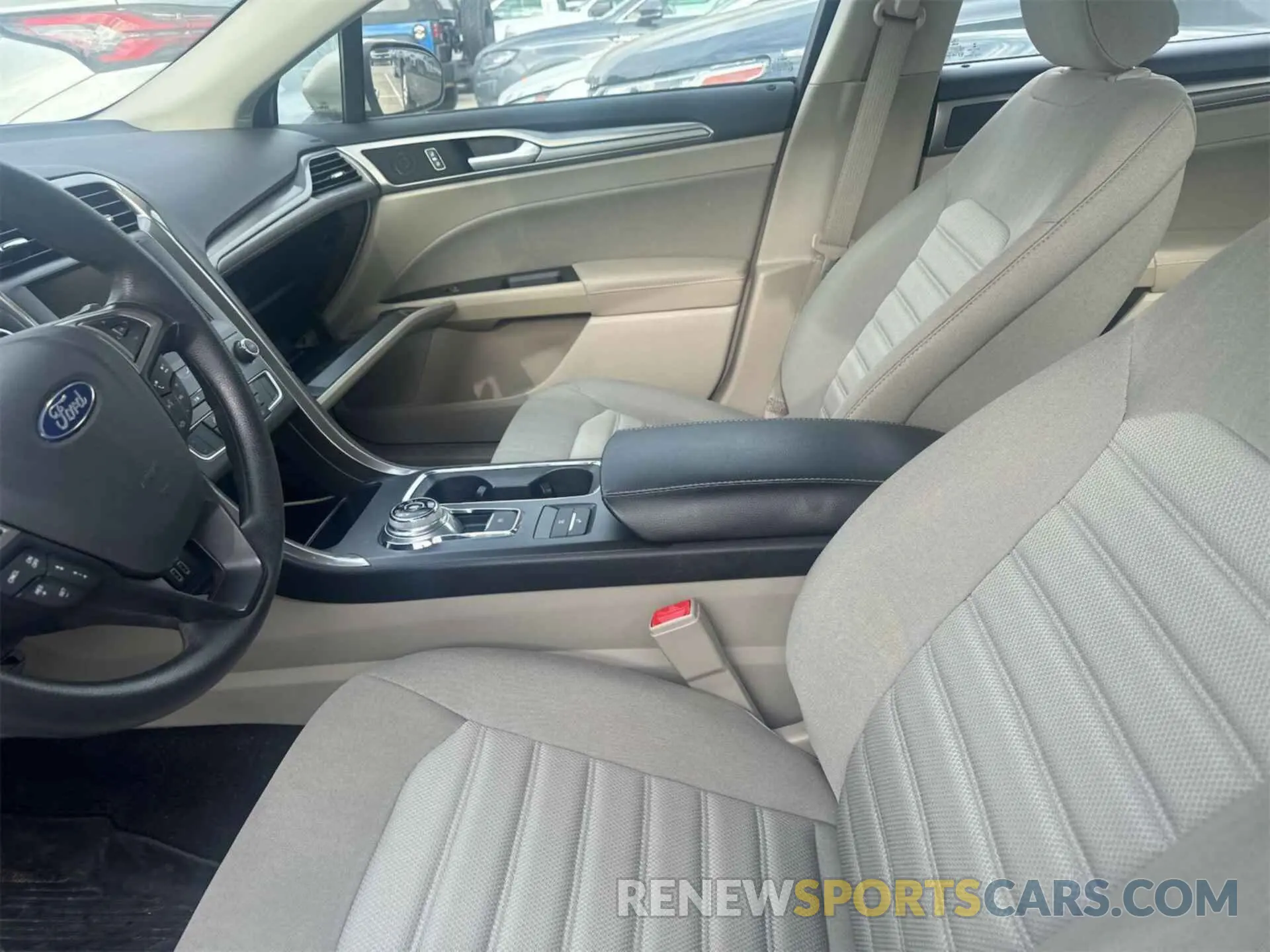1 Фотография поврежденного автомобиля 3FA6P0LU9KR152436 FORD FUSION HYBRID 2019