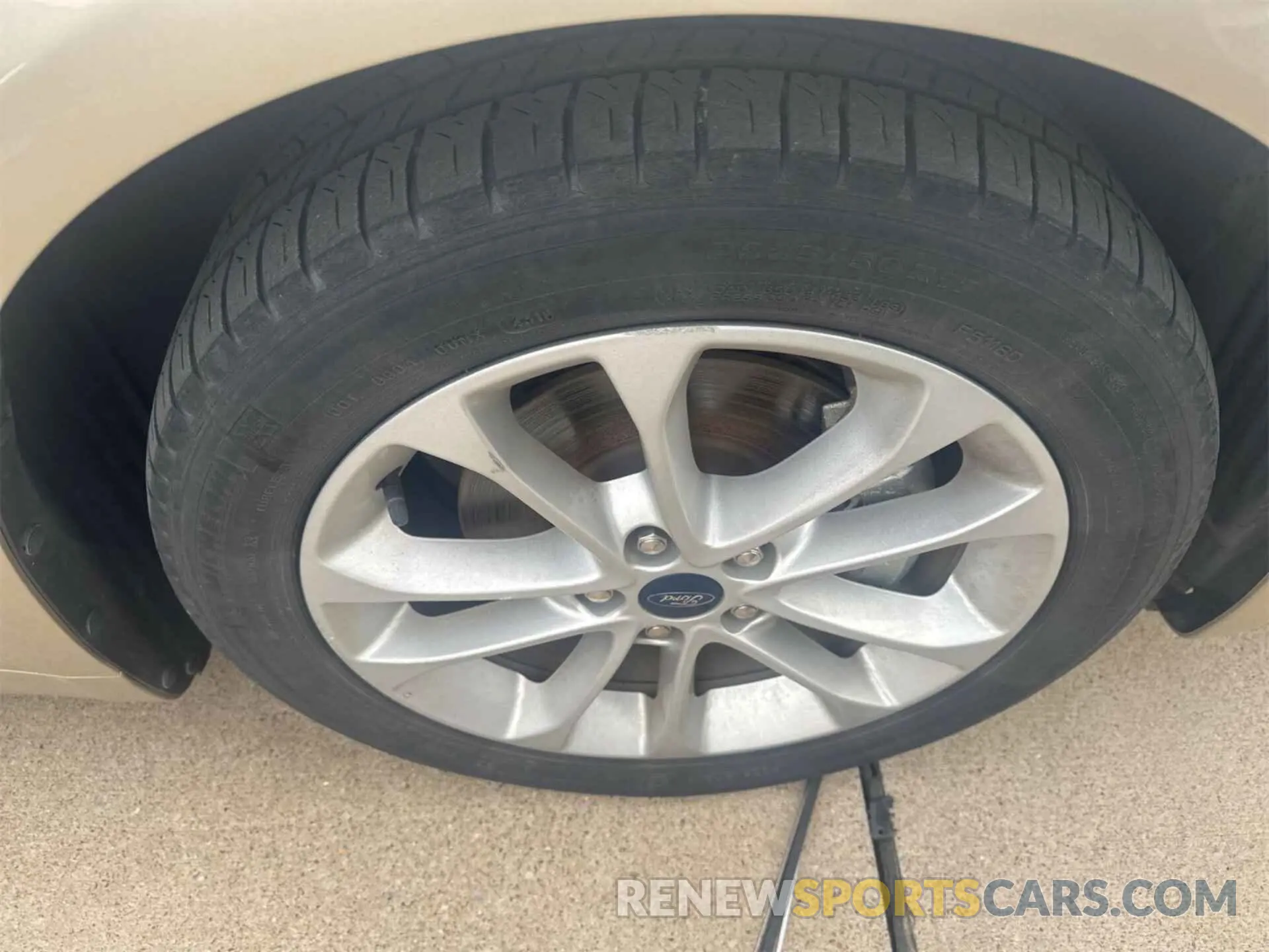 2 Фотография поврежденного автомобиля 3FA6P0LU9KR152436 FORD FUSION HYBRID 2019