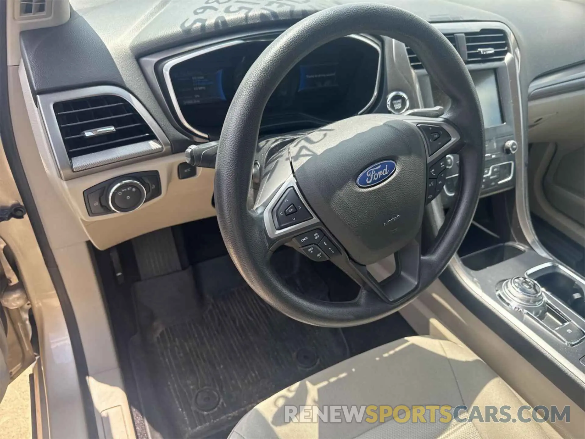 4 Фотография поврежденного автомобиля 3FA6P0LU9KR152436 FORD FUSION HYBRID 2019