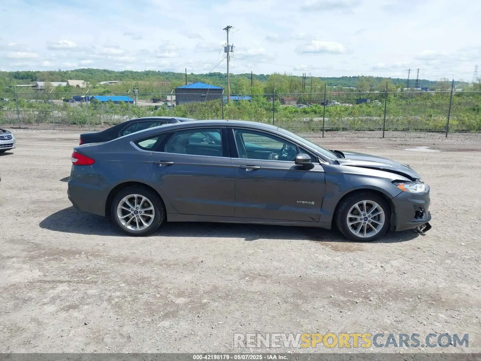 13 Photograph of a damaged car 3FA6P0LU9KR154882 FORD FUSION HYBRID 2019