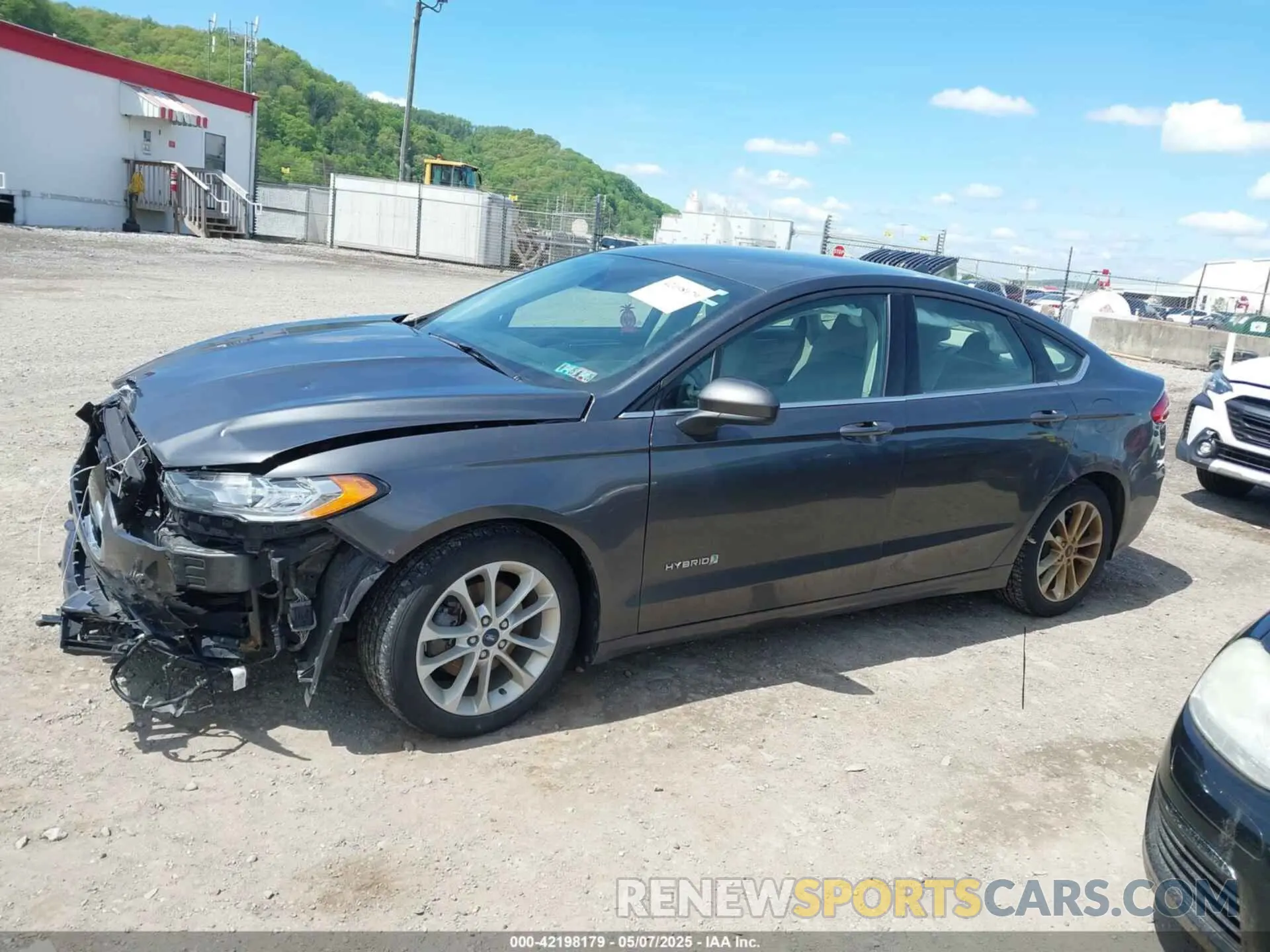 14 Photograph of a damaged car 3FA6P0LU9KR154882 FORD FUSION HYBRID 2019