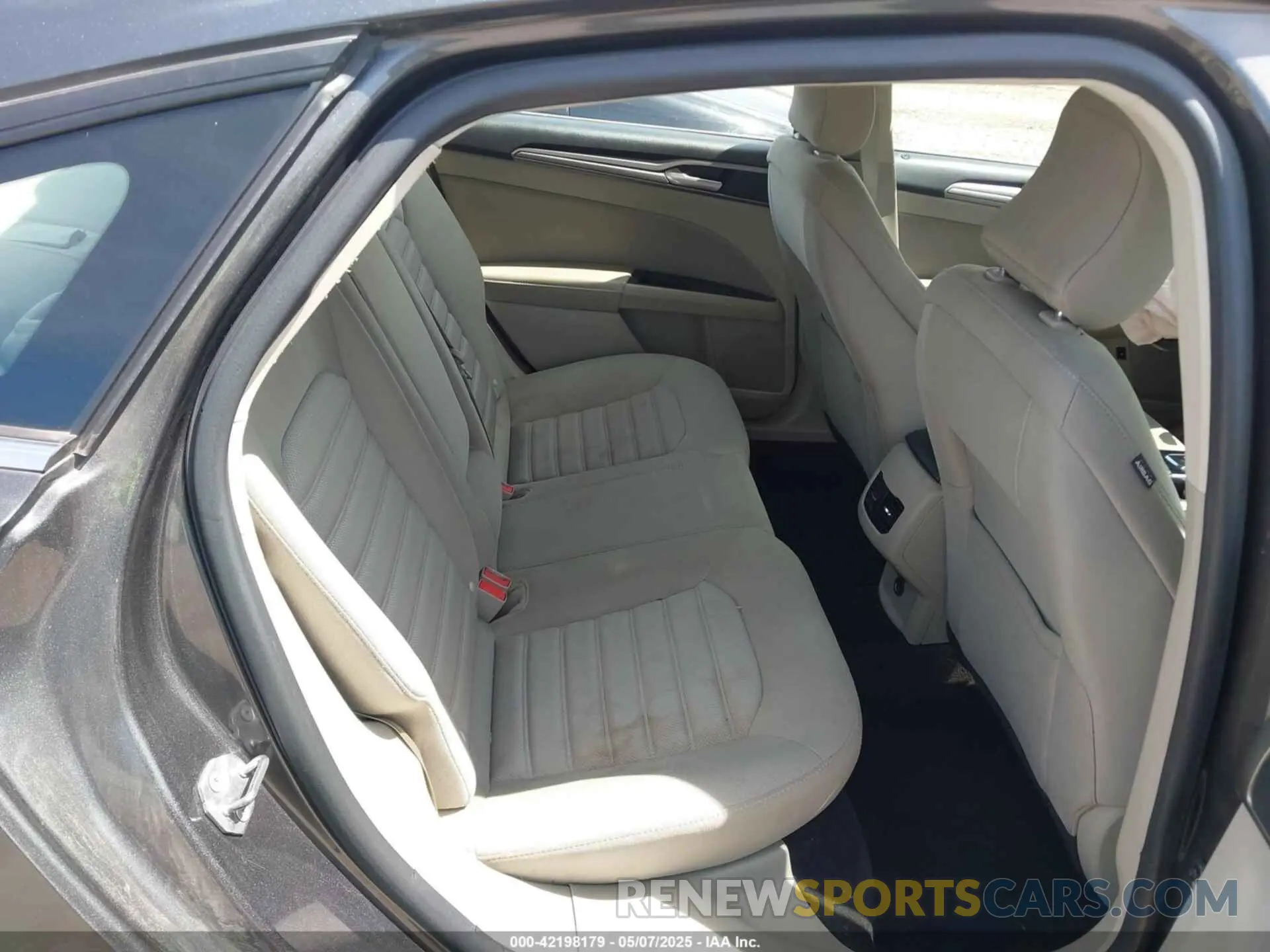 8 Photograph of a damaged car 3FA6P0LU9KR154882 FORD FUSION HYBRID 2019