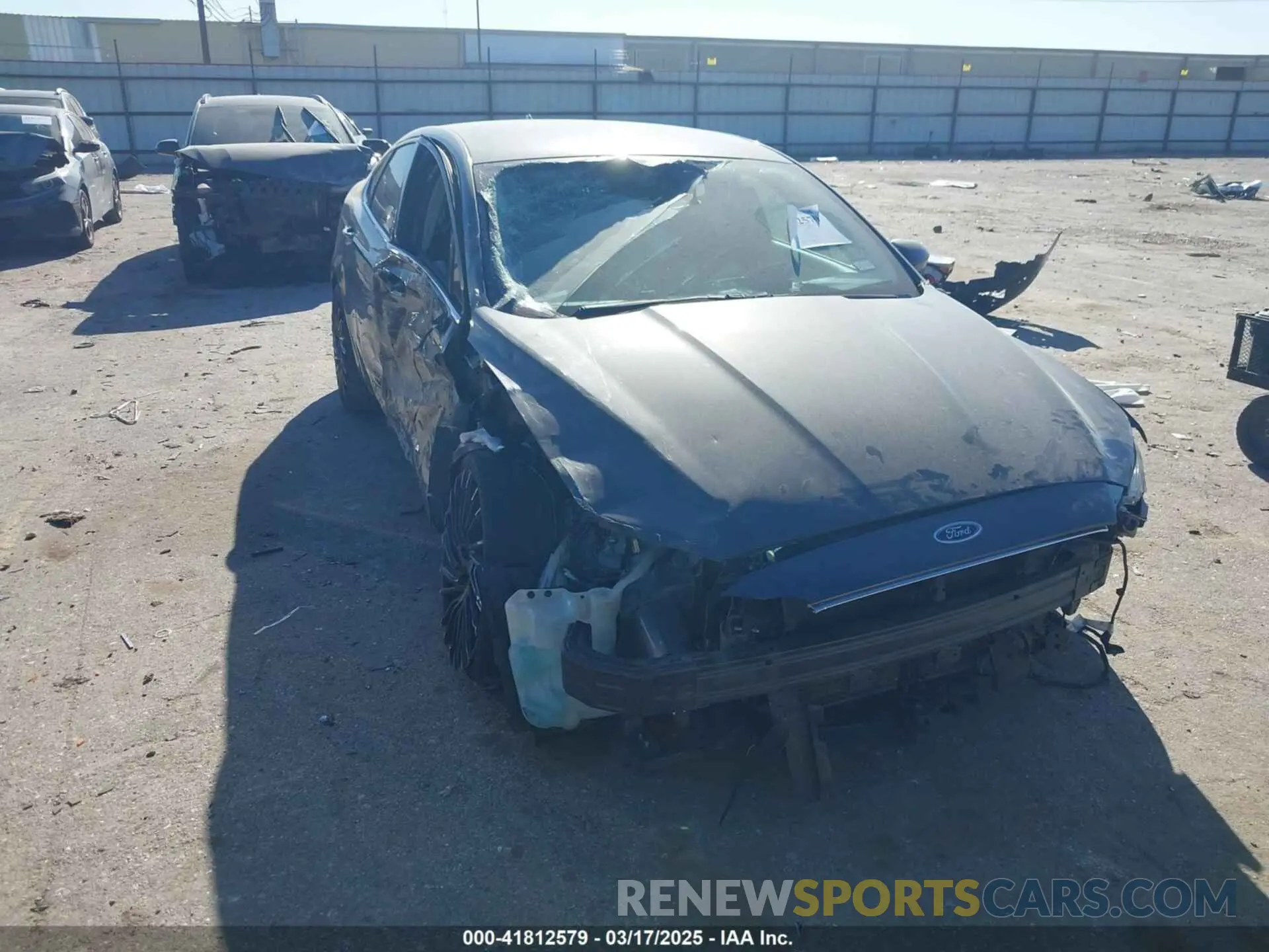 1 Фотография поврежденного автомобиля 3FA6P0LU9KR189728 FORD FUSION HYBRID 2019