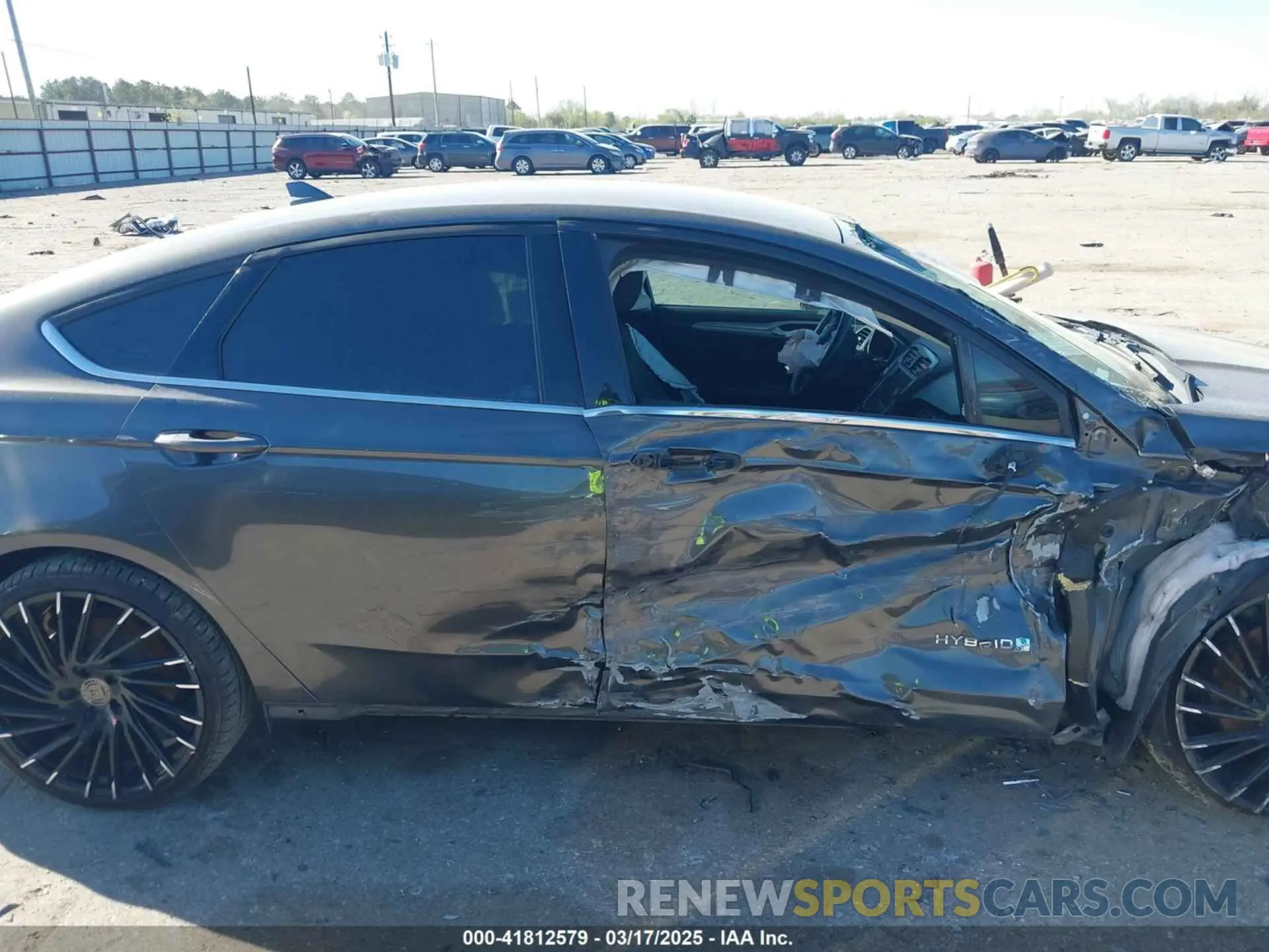 12 Фотография поврежденного автомобиля 3FA6P0LU9KR189728 FORD FUSION HYBRID 2019