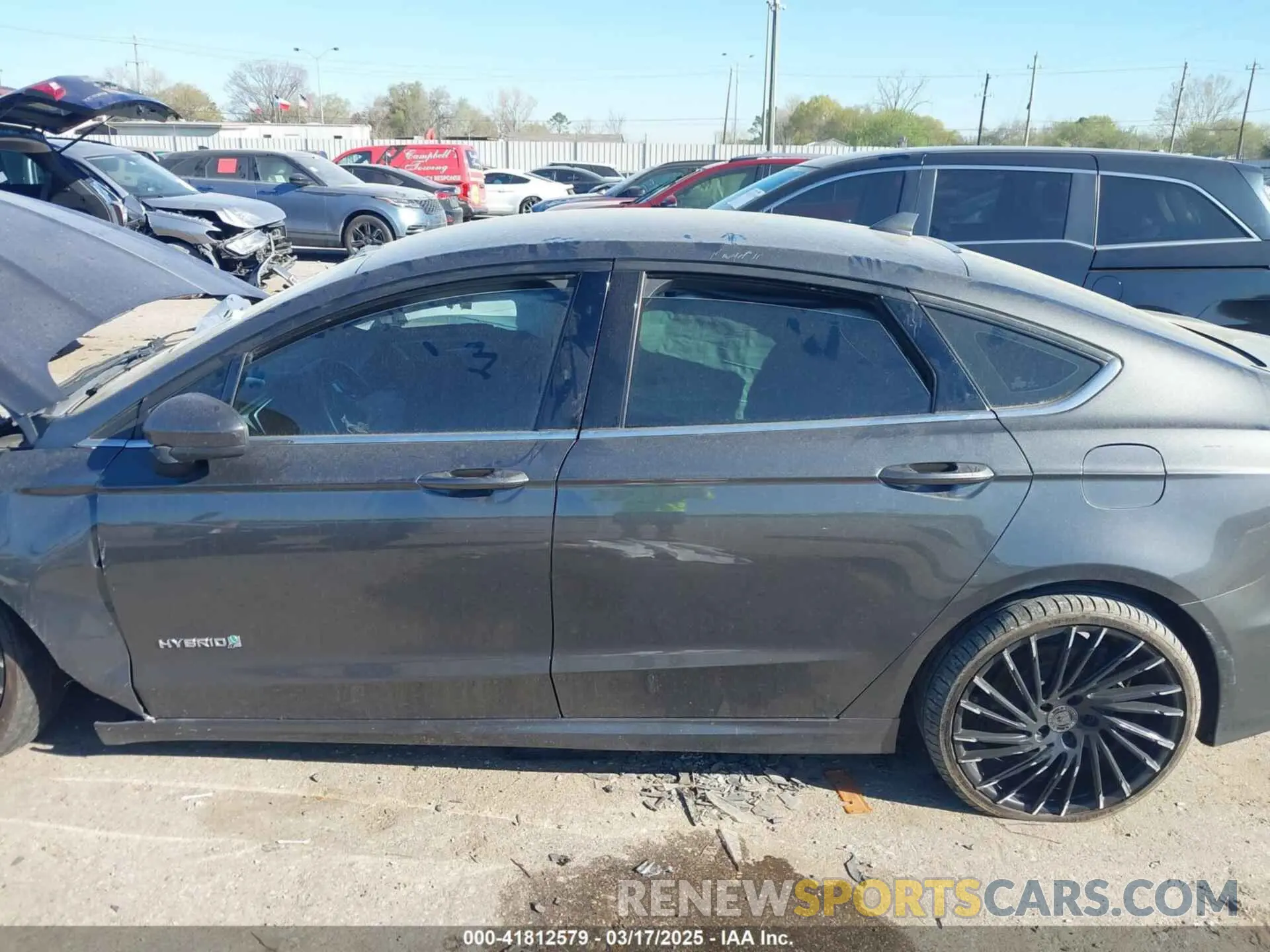 13 Фотография поврежденного автомобиля 3FA6P0LU9KR189728 FORD FUSION HYBRID 2019