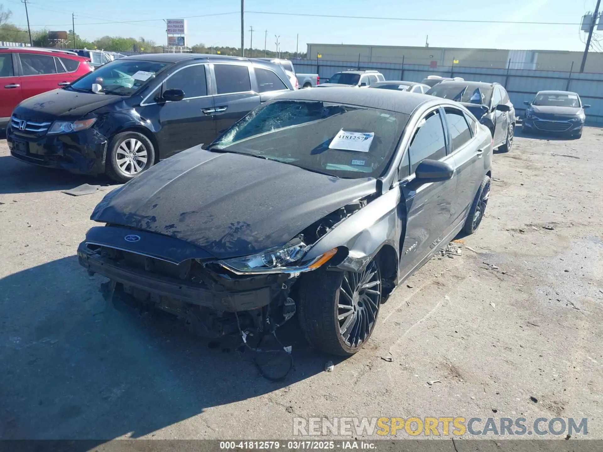 2 Фотография поврежденного автомобиля 3FA6P0LU9KR189728 FORD FUSION HYBRID 2019