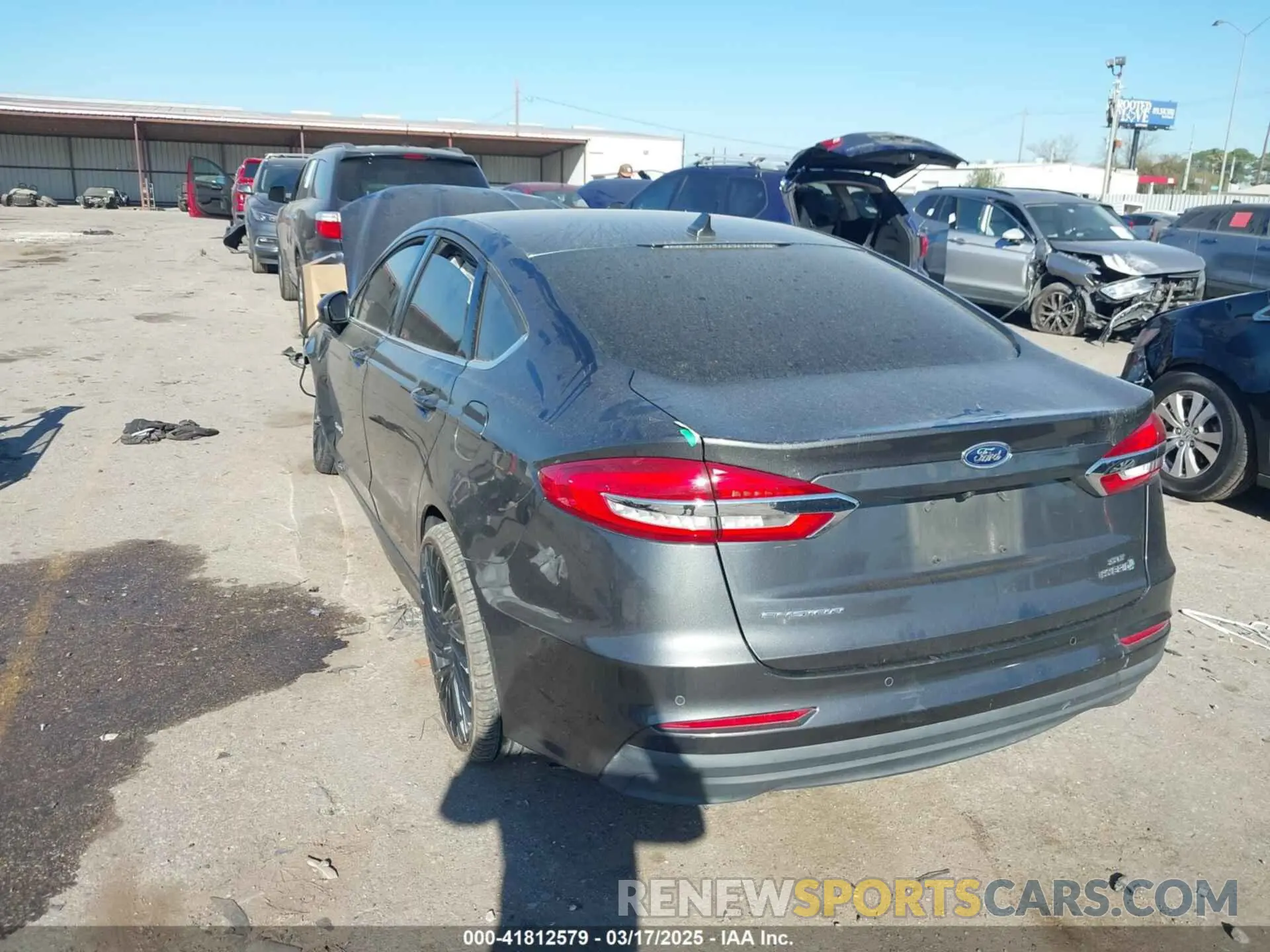 3 Фотография поврежденного автомобиля 3FA6P0LU9KR189728 FORD FUSION HYBRID 2019
