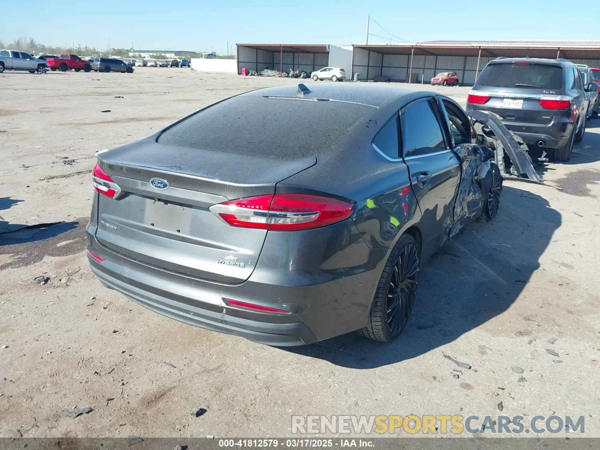 4 Фотография поврежденного автомобиля 3FA6P0LU9KR189728 FORD FUSION HYBRID 2019
