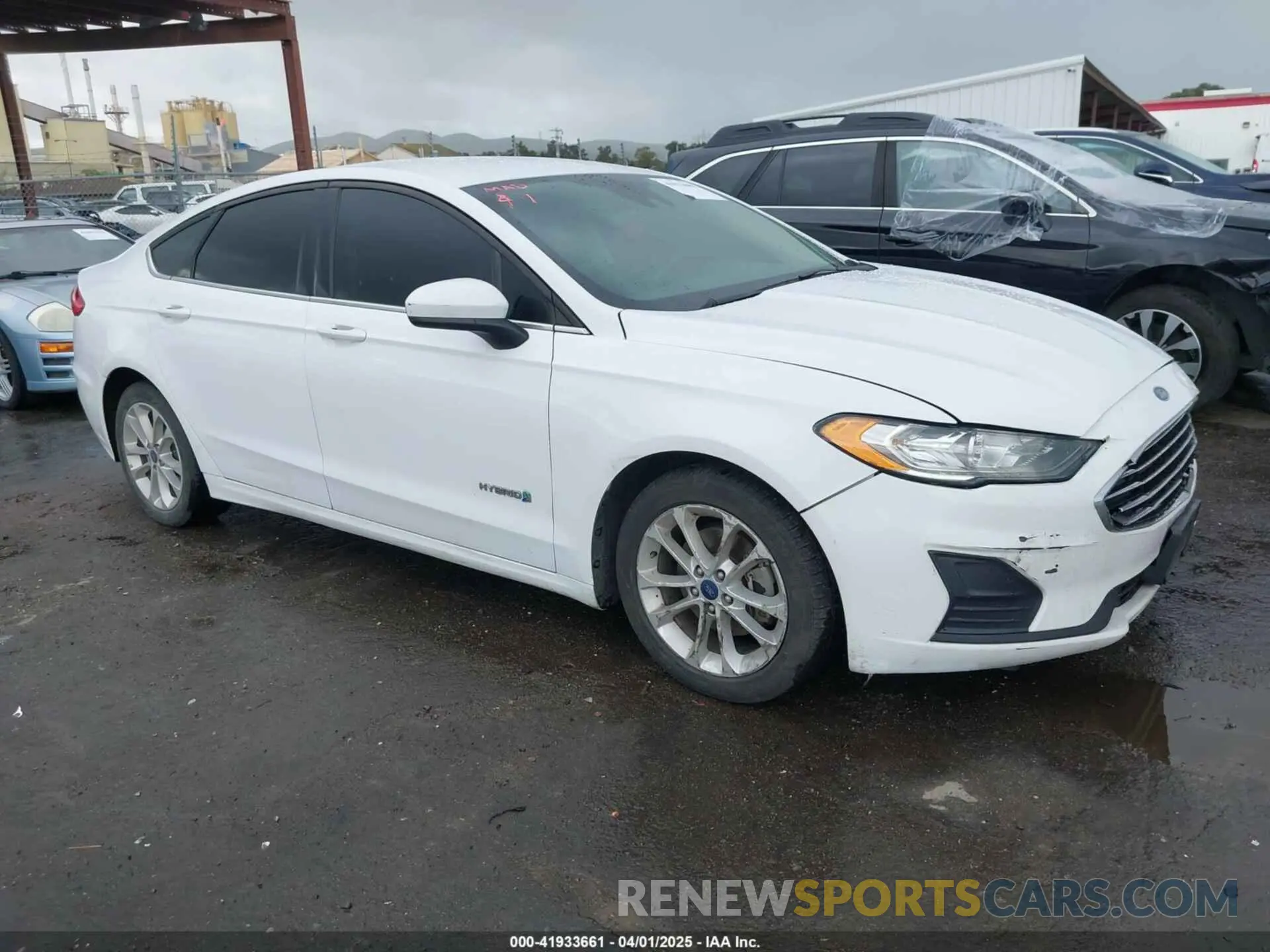 1 Фотография поврежденного автомобиля 3FA6P0LU9KR206740 FORD FUSION HYBRID 2019
