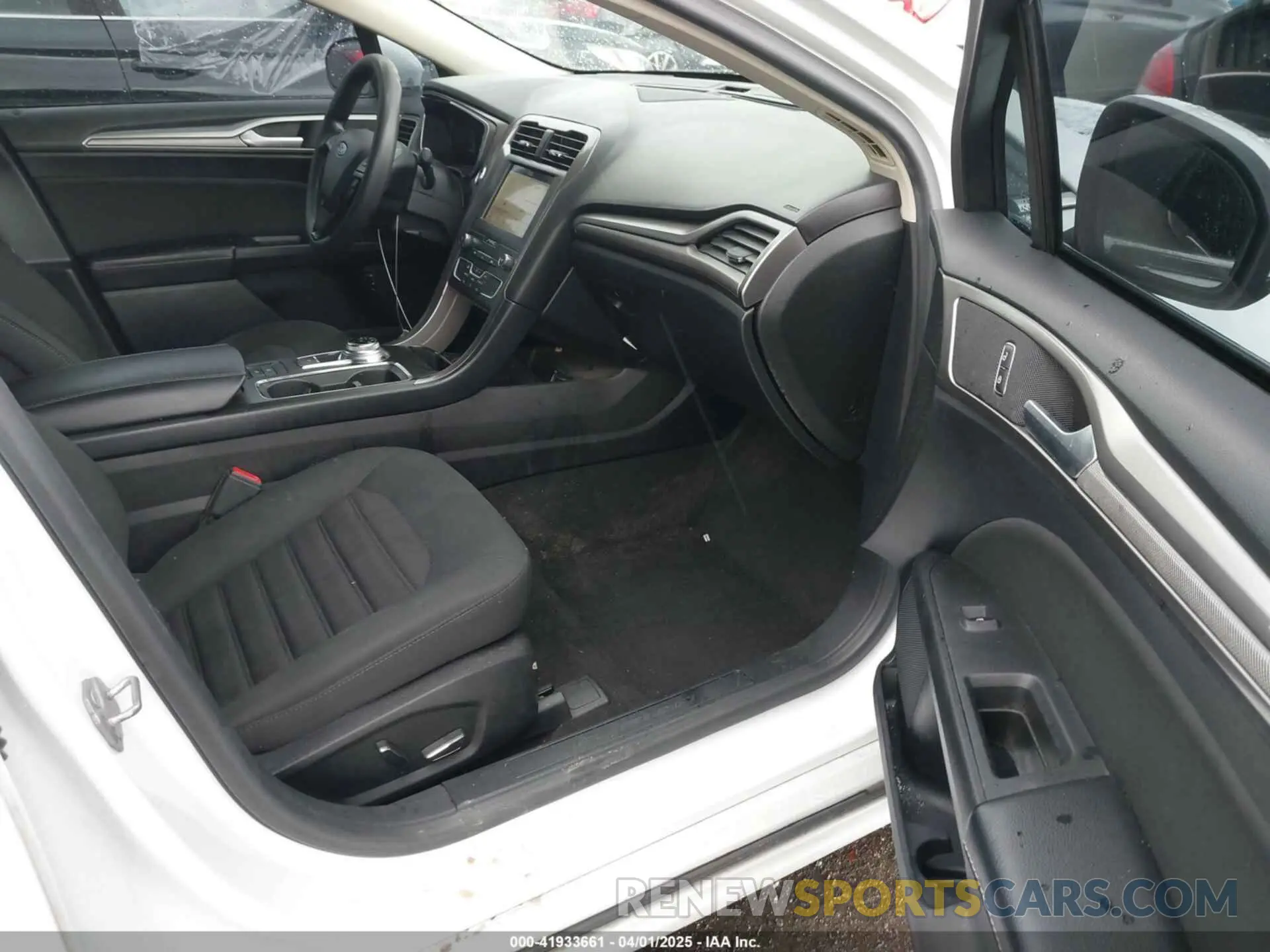 5 Фотография поврежденного автомобиля 3FA6P0LU9KR206740 FORD FUSION HYBRID 2019