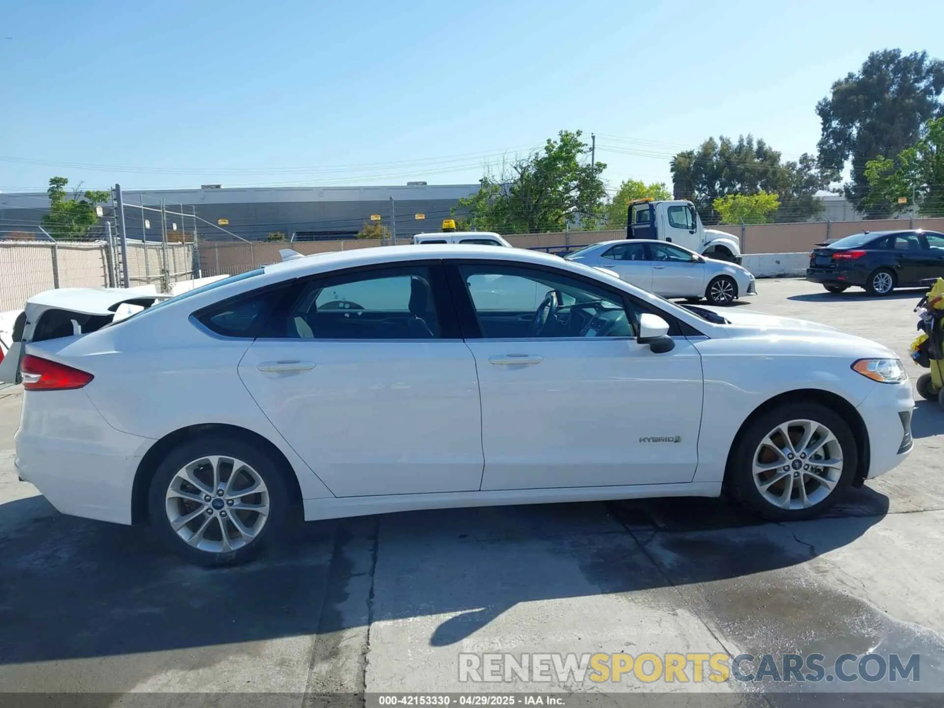 13 Фотография поврежденного автомобиля 3FA6P0LU9KR207824 FORD FUSION HYBRID 2019