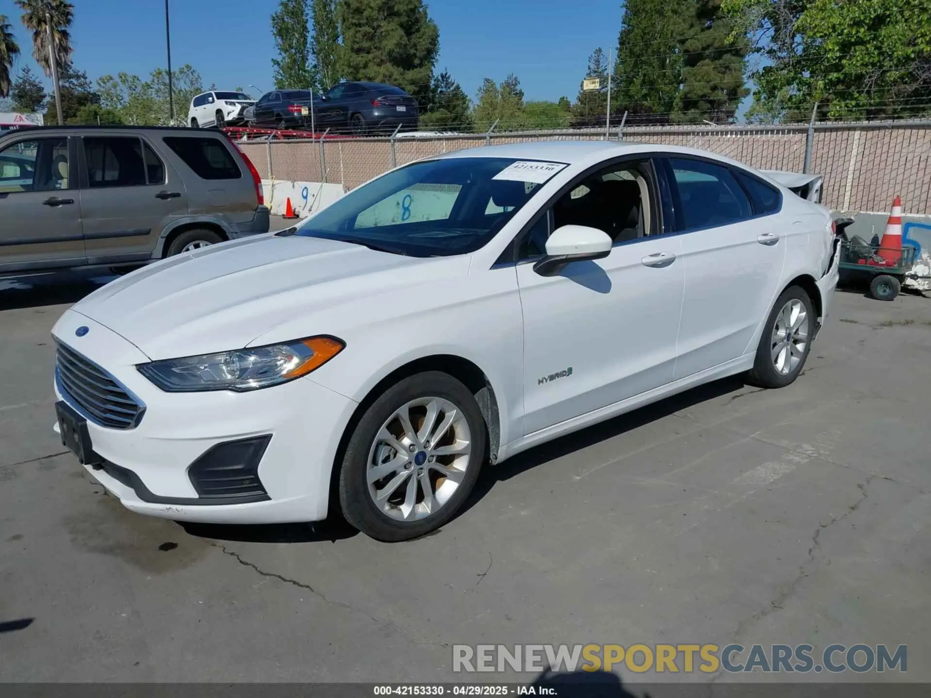 2 Фотография поврежденного автомобиля 3FA6P0LU9KR207824 FORD FUSION HYBRID 2019