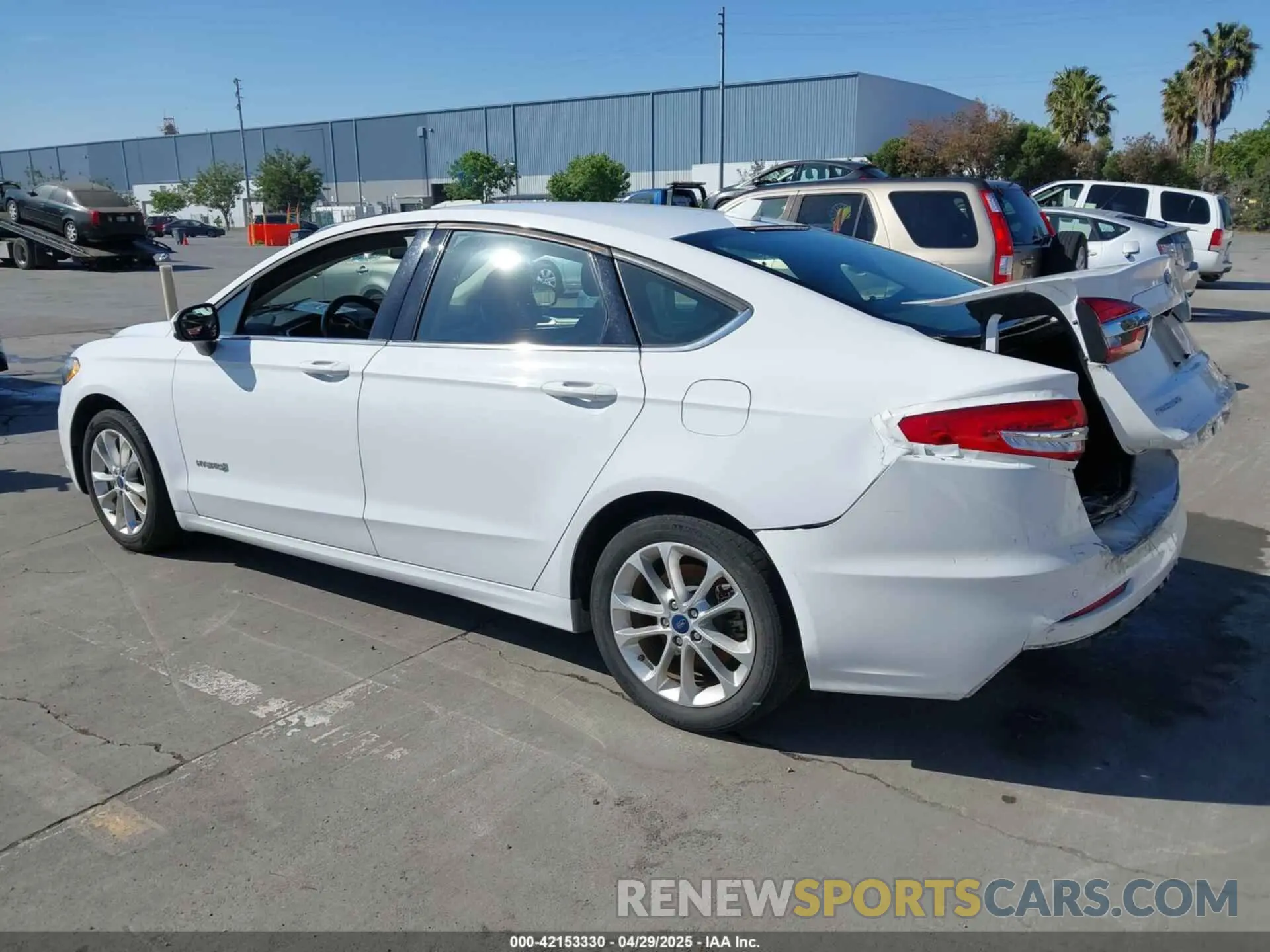 3 Фотография поврежденного автомобиля 3FA6P0LU9KR207824 FORD FUSION HYBRID 2019