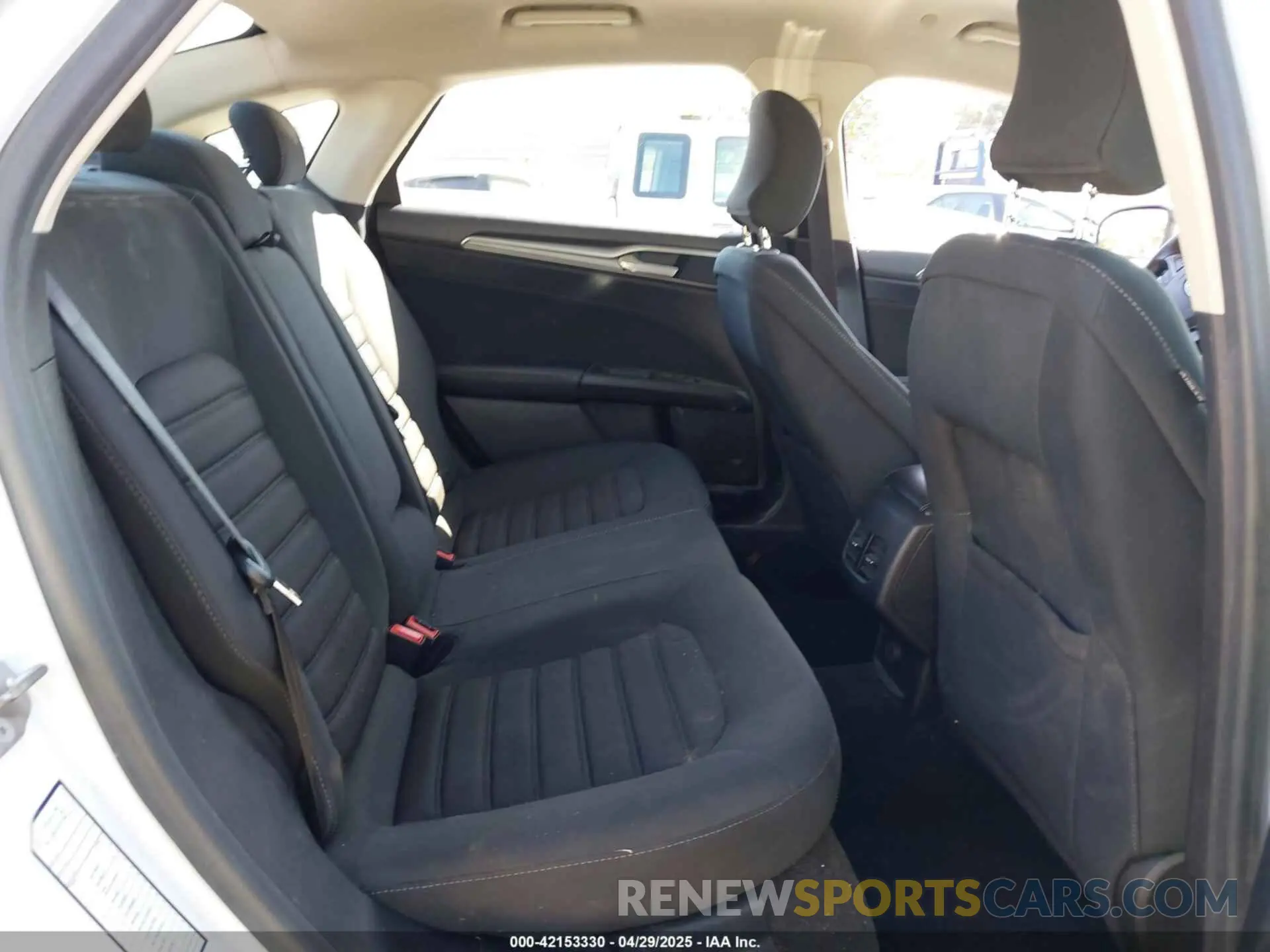 8 Фотография поврежденного автомобиля 3FA6P0LU9KR207824 FORD FUSION HYBRID 2019