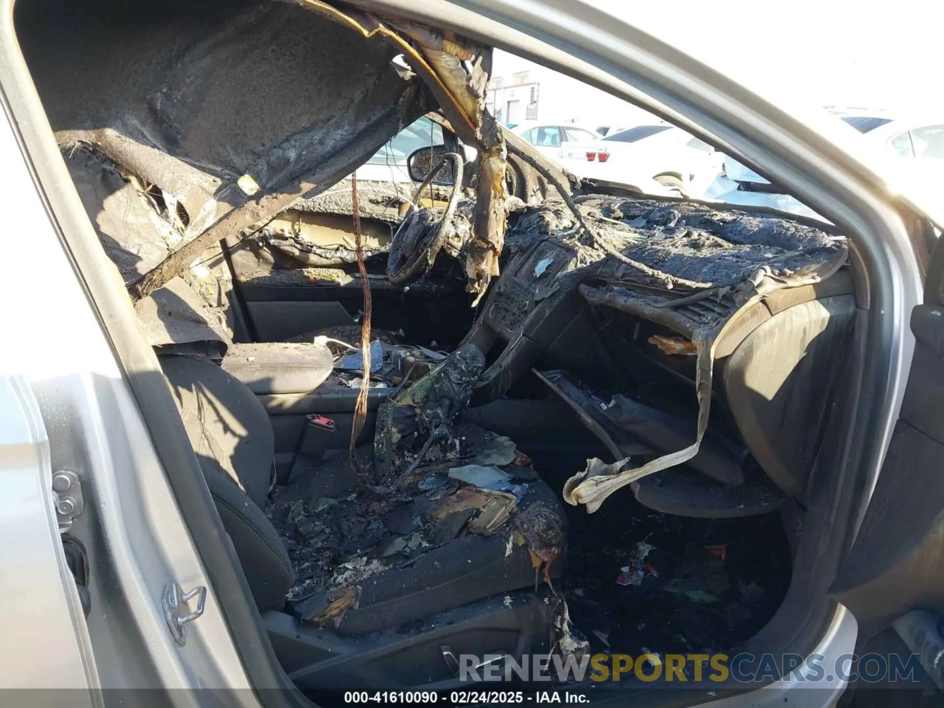 5 Photograph of a damaged car 3FA6P0LU9KR261608 FORD FUSION HYBRID 2019