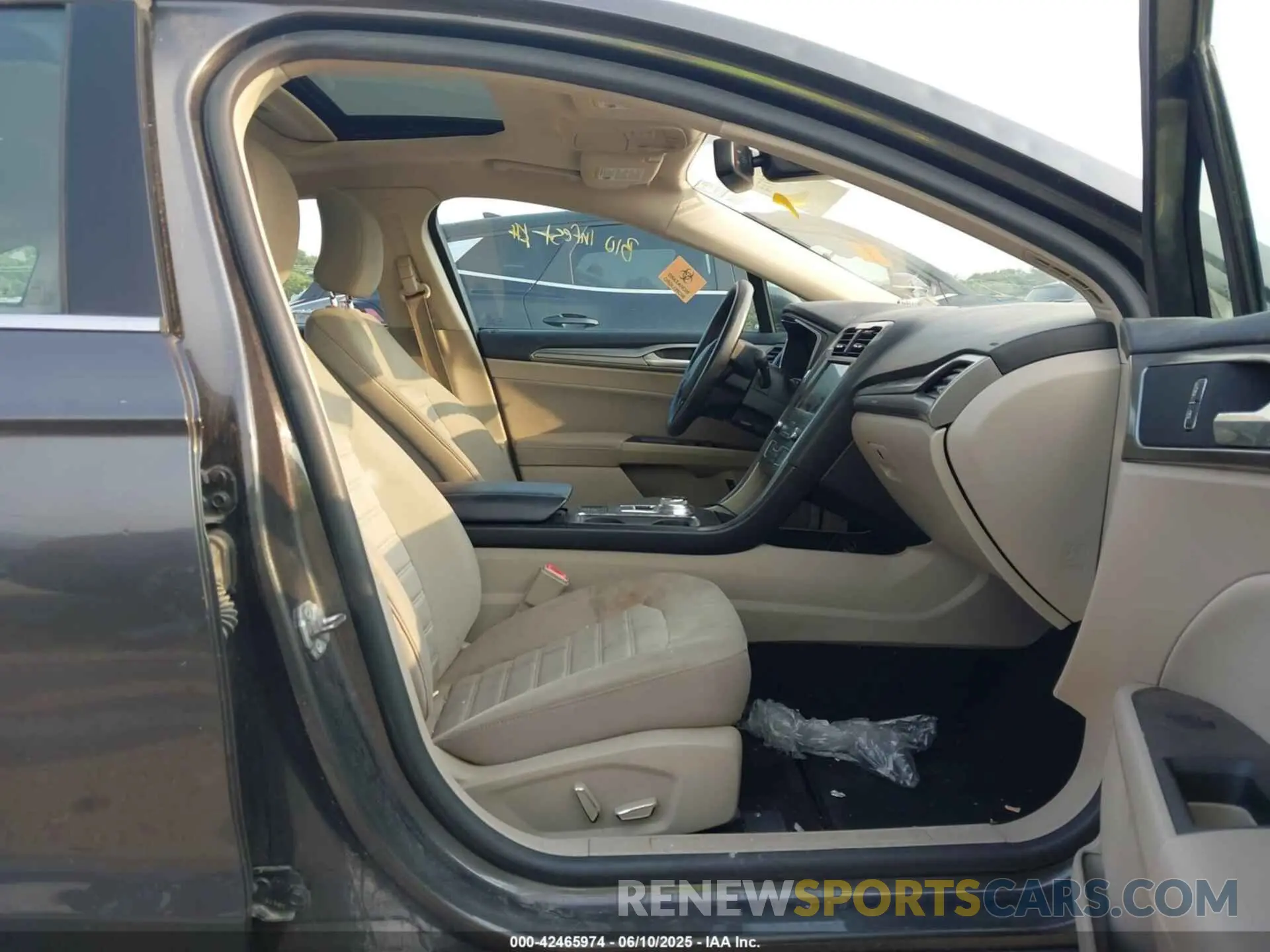 5 Photograph of a damaged car 3FA6P0LU9KR262080 FORD FUSION HYBRID 2019
