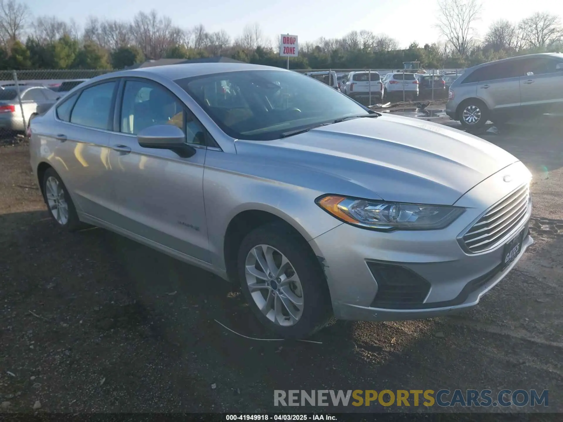 1 Фотография поврежденного автомобиля 3FA6P0LU9KR262810 FORD FUSION HYBRID 2019